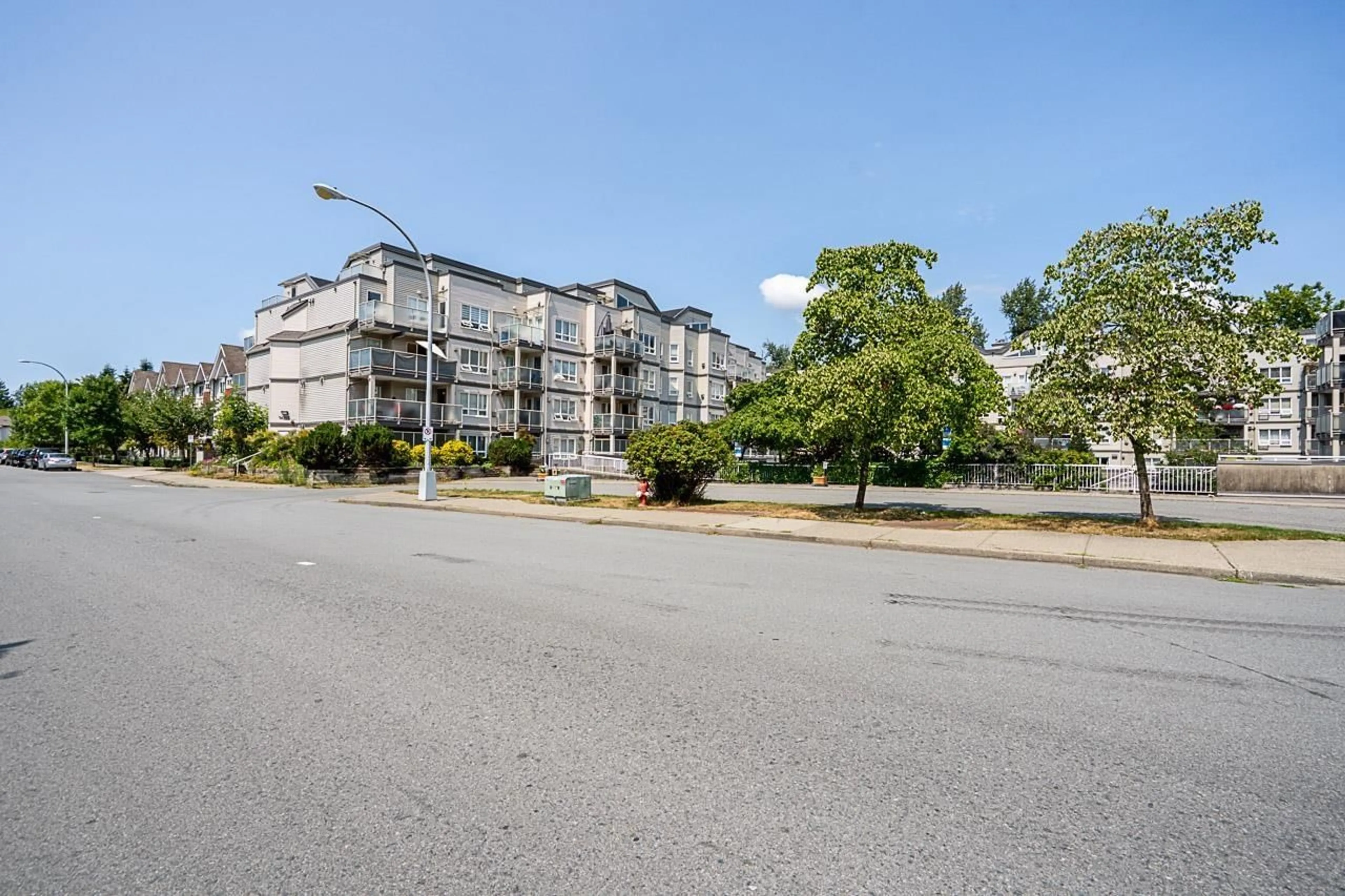 Unknown for 108 - 14355 103 AVENUE, Surrey British Columbia V3T5V5