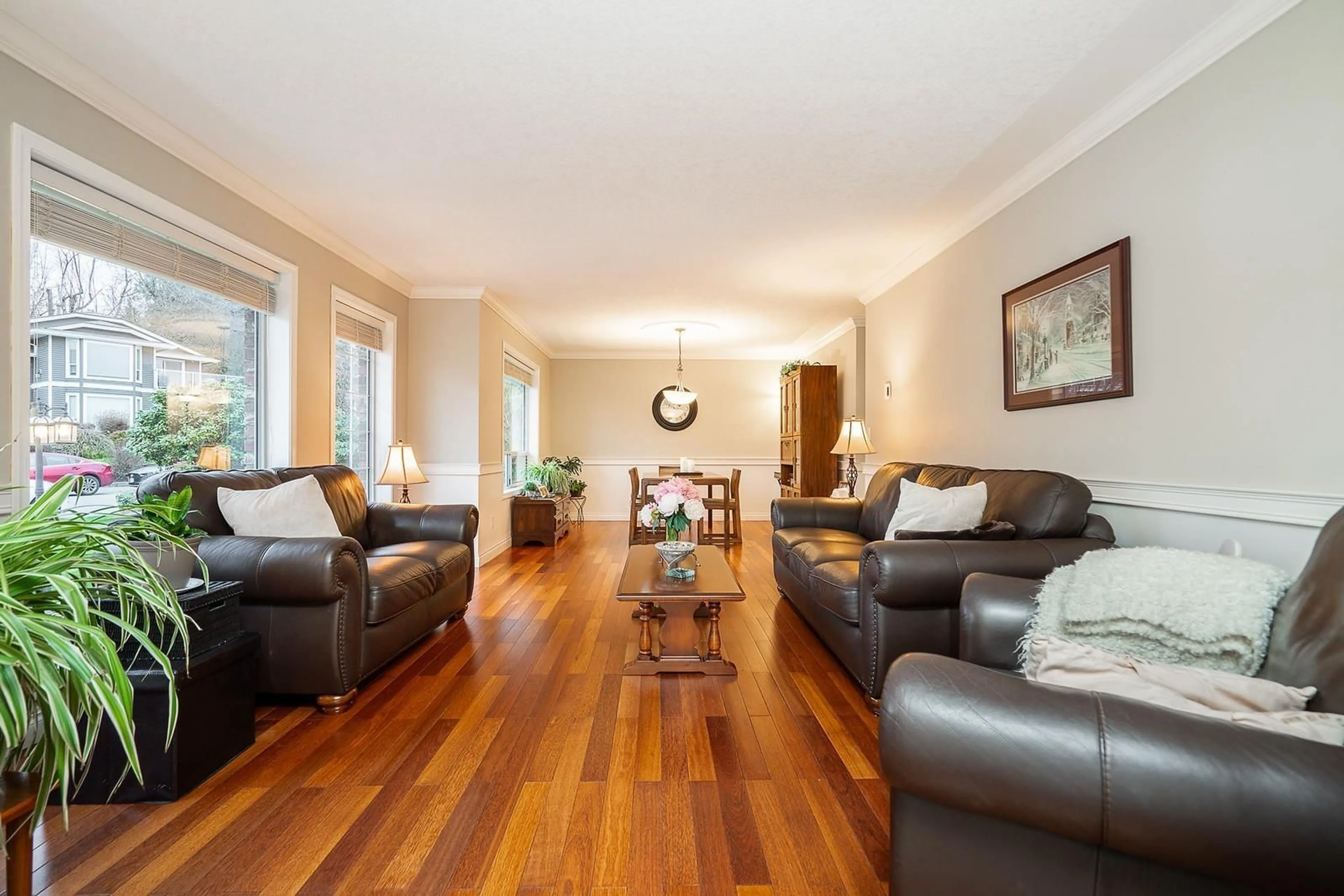 Living room with furniture, wood/laminate floor for 34866 EVERSON PLACE, Abbotsford British Columbia V2S7R6