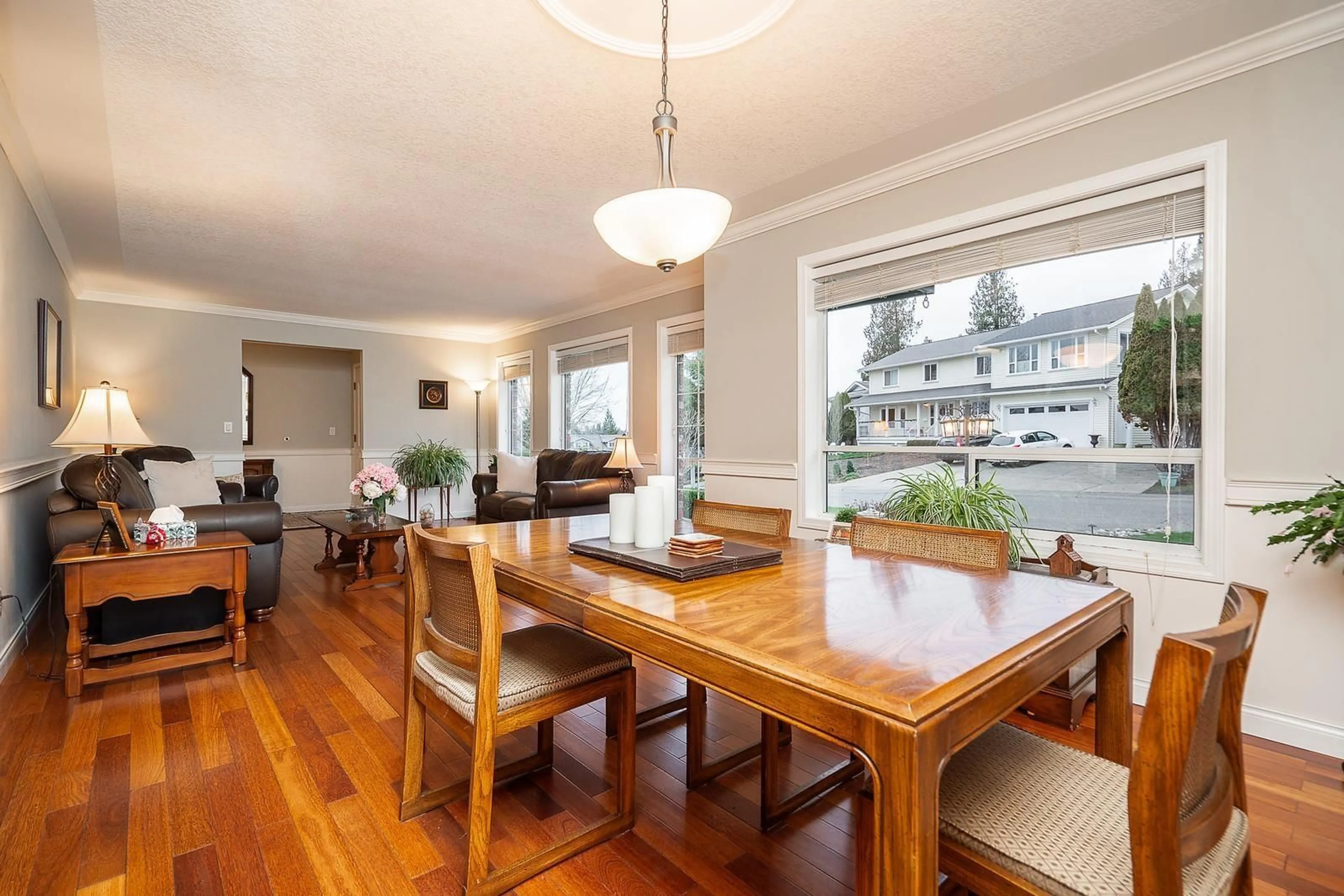Dining room, wood/laminate floor for 34866 EVERSON PLACE, Abbotsford British Columbia V2S7R6