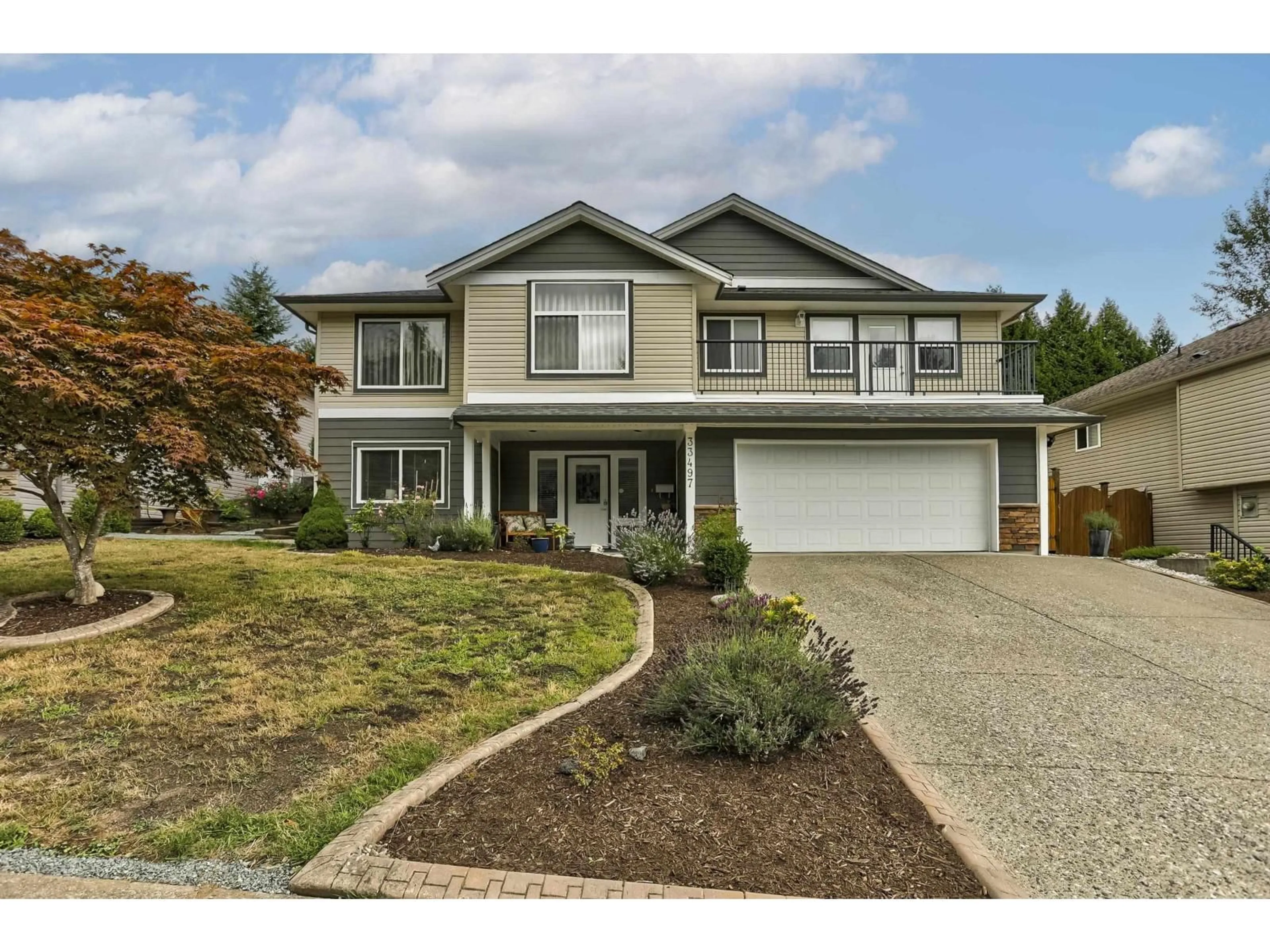 Home with vinyl exterior material, street for 33497 11 AVENUE, Mission British Columbia V2V6Z5