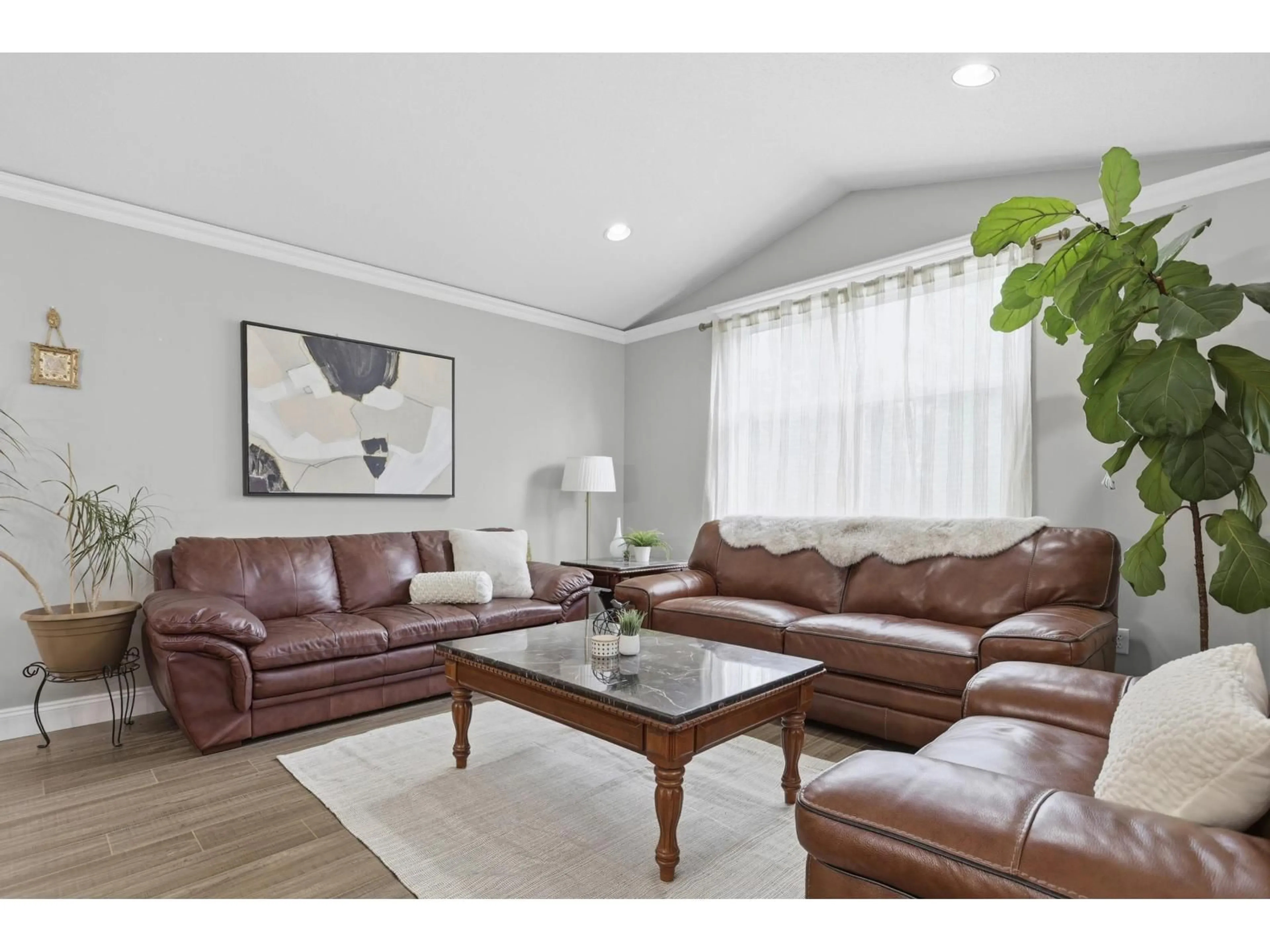 Living room with furniture, unknown for 33497 11 AVENUE, Mission British Columbia V2V6Z5