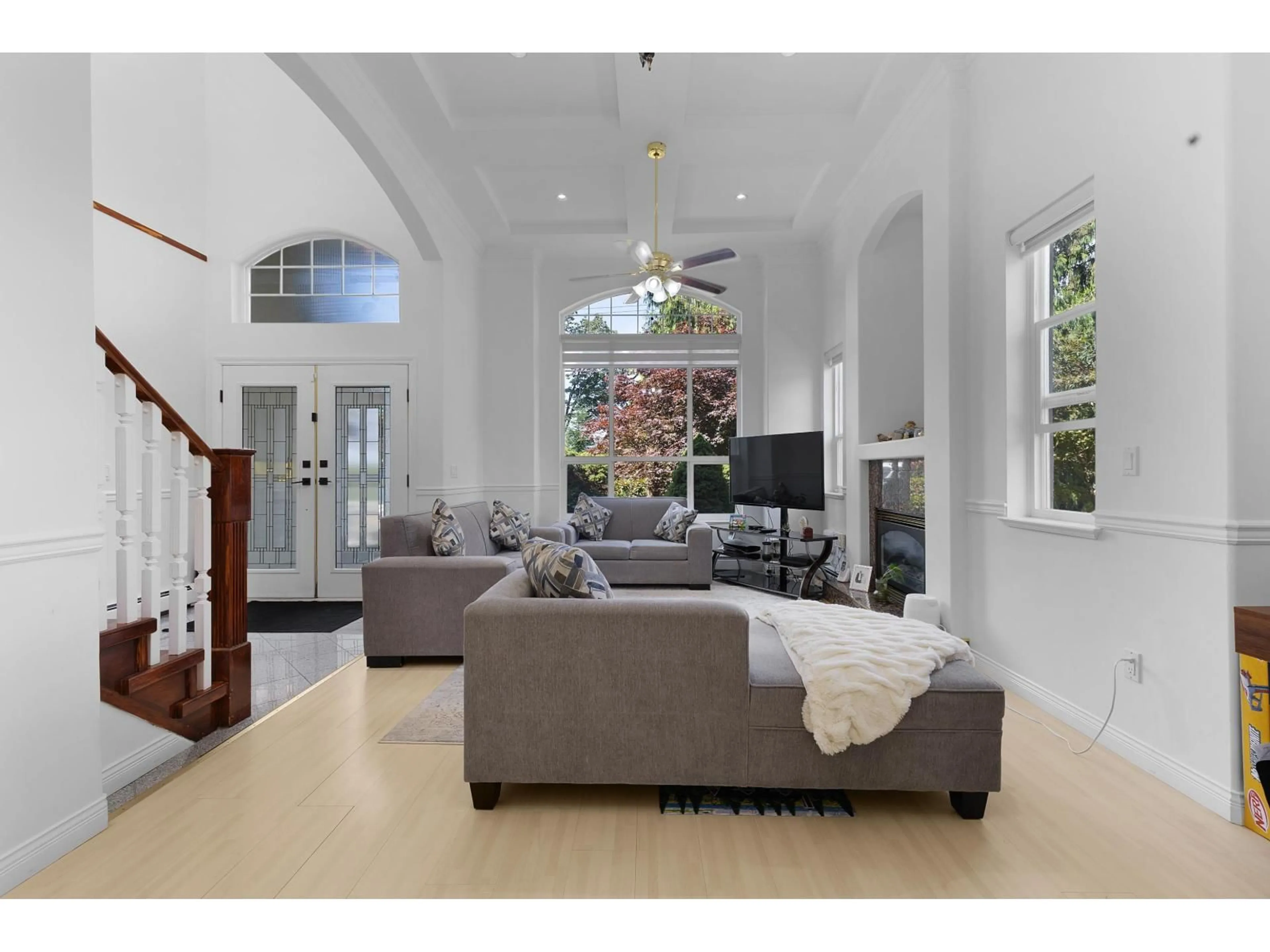 Living room with furniture, unknown for 9928 116 STREET, Surrey British Columbia V3V4A4