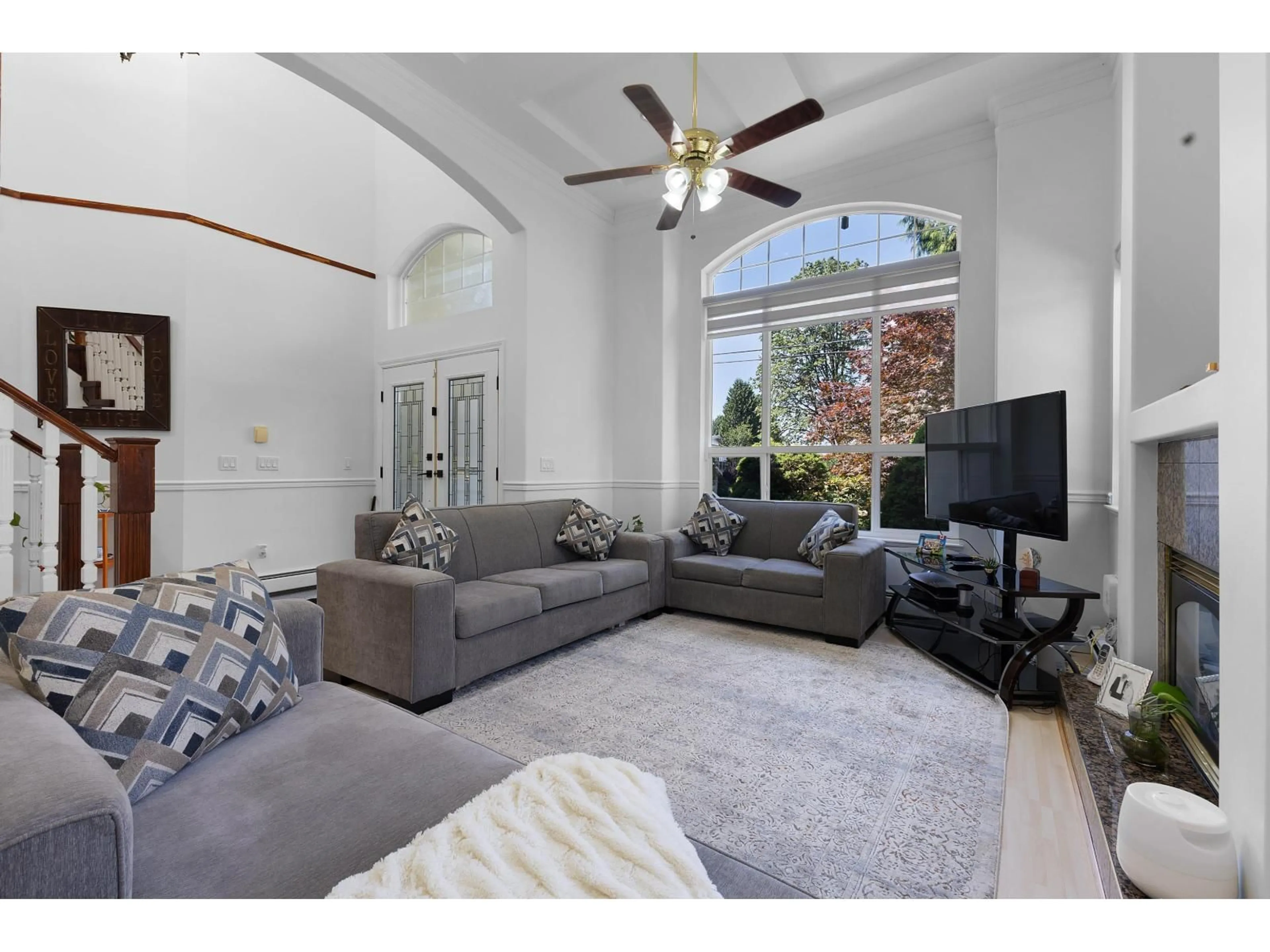 Living room with furniture, unknown for 9928 116 STREET, Surrey British Columbia V3V4A4