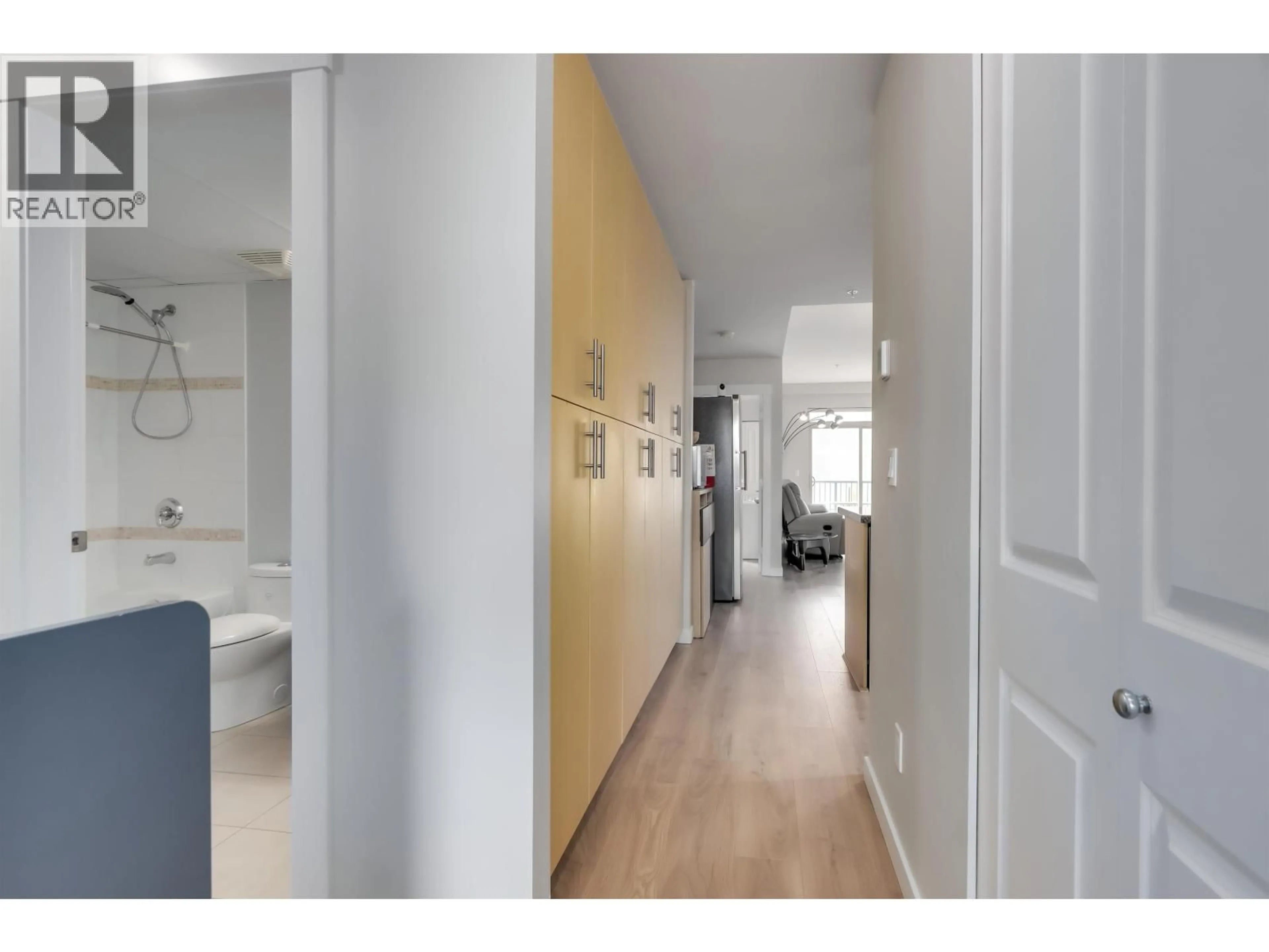 Indoor foyer for 204 - 6077 LONDON ROAD, Richmond British Columbia V7E0A7