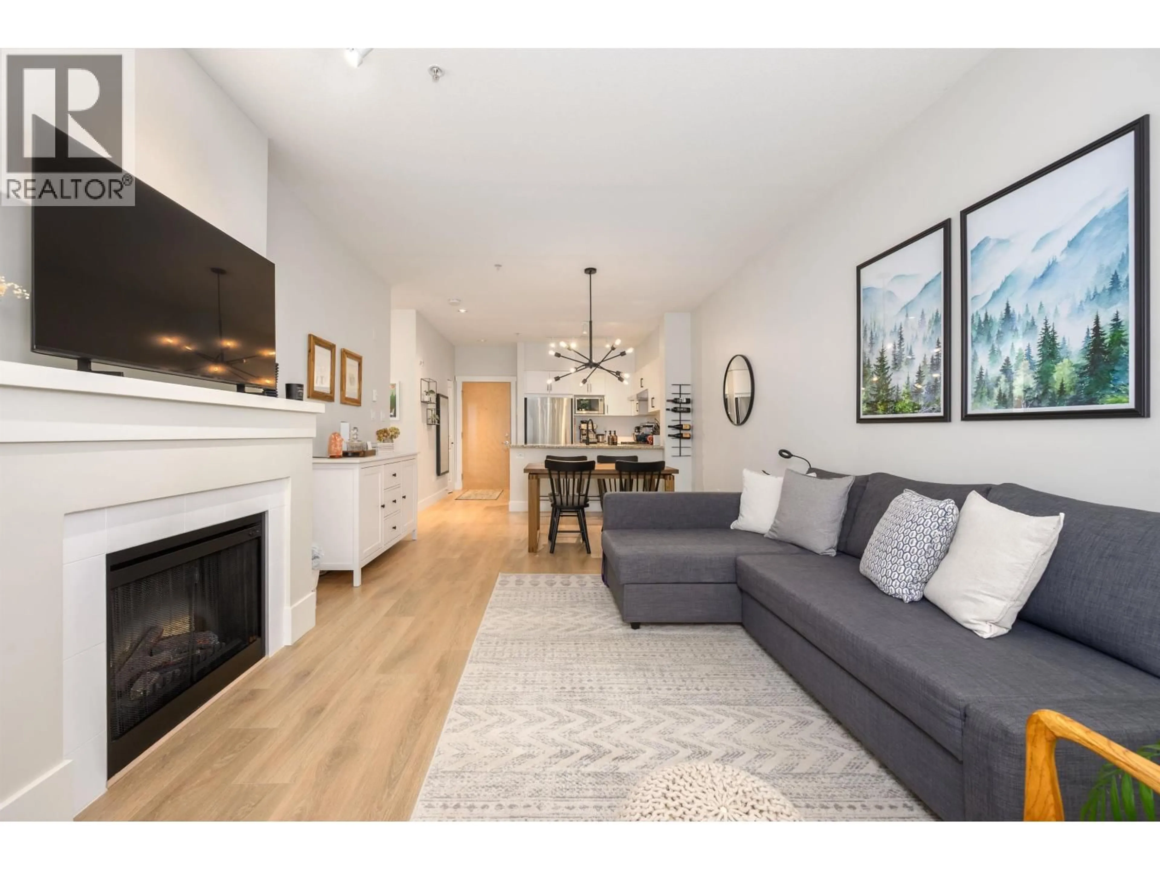 Living room with furniture, wood/laminate floor for 112 - 2601 WHITELEY COURT, North Vancouver British Columbia V7J2R7