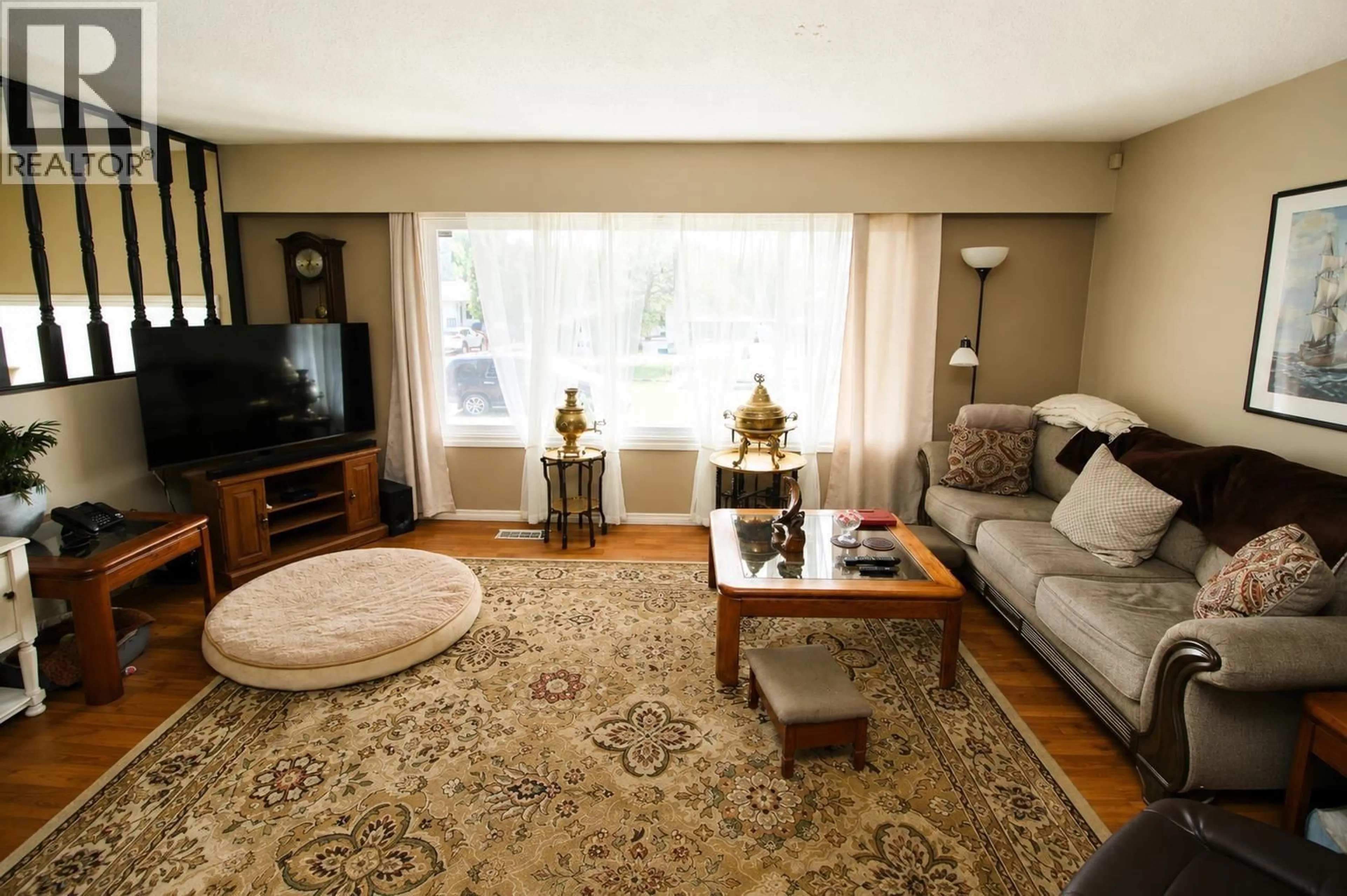 Living room with furniture, carpet floor for 3275 GILLESPIE ROAD, Houston British Columbia V0J1Z0