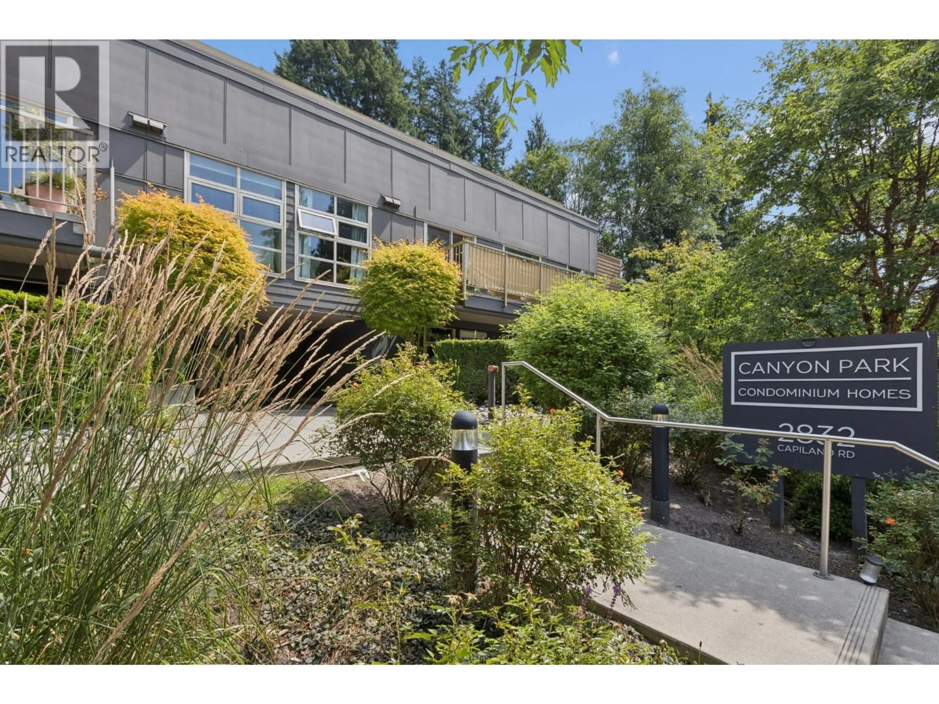 Indoor foyer for 204 - 2832 CAPILANO ROAD, North Vancouver British Columbia V7R4H5