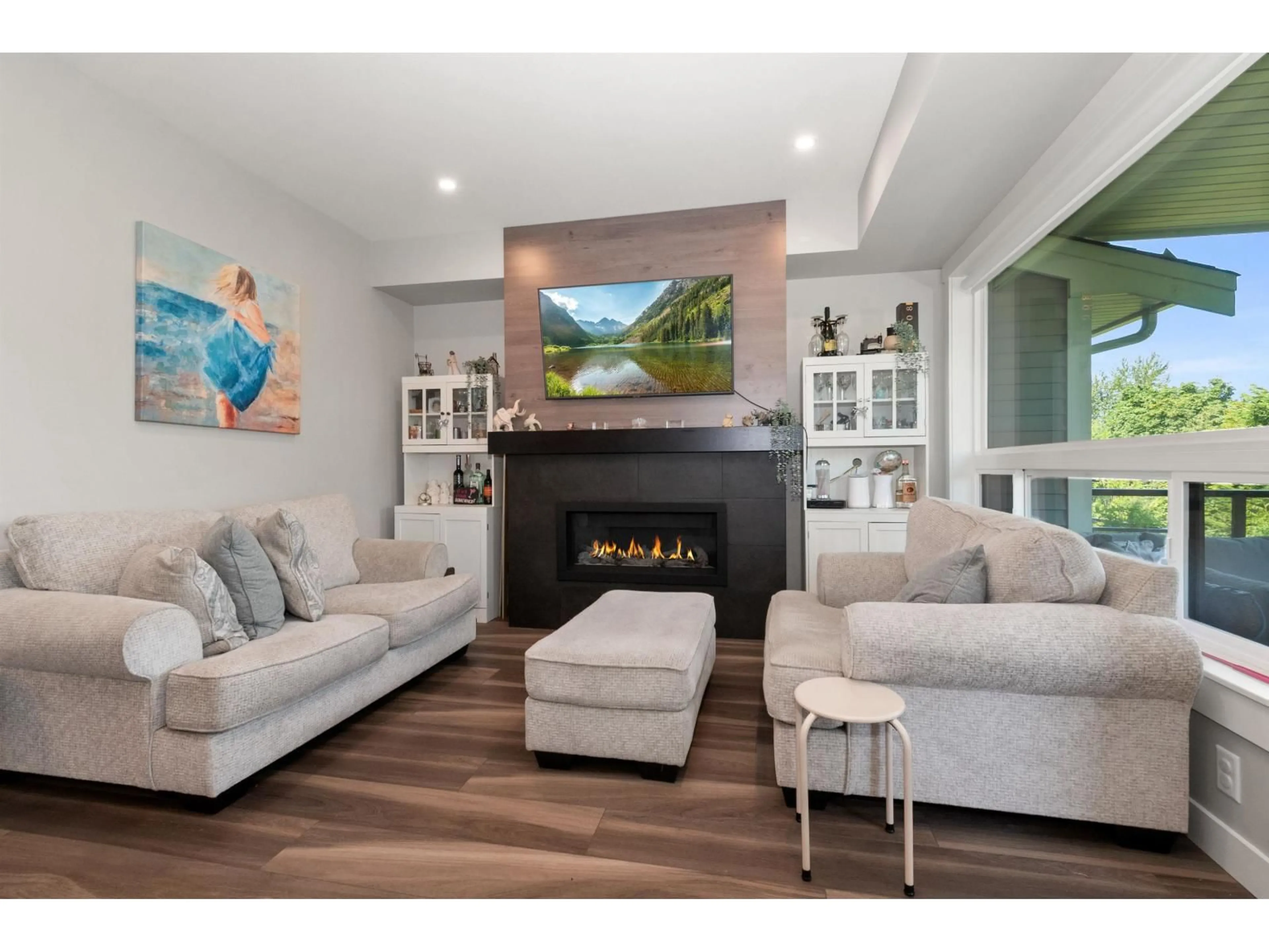 Living room with furniture, wood/laminate floor for 21 - 43575 CHILLIWACK MOUNTAIN ROAD, Chilliwack British Columbia V2R4A1