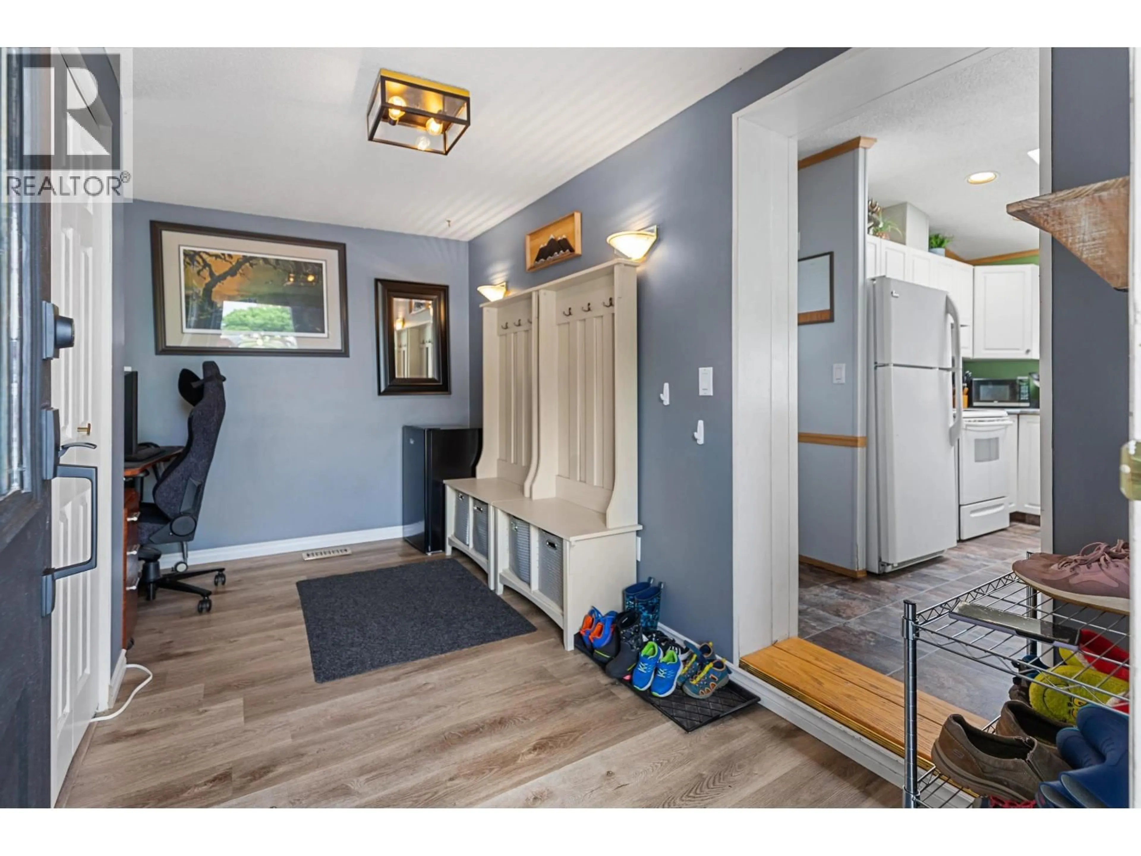 Indoor entryway for 11 - 1000 INVERNESS ROAD, Prince George British Columbia V2K4V1