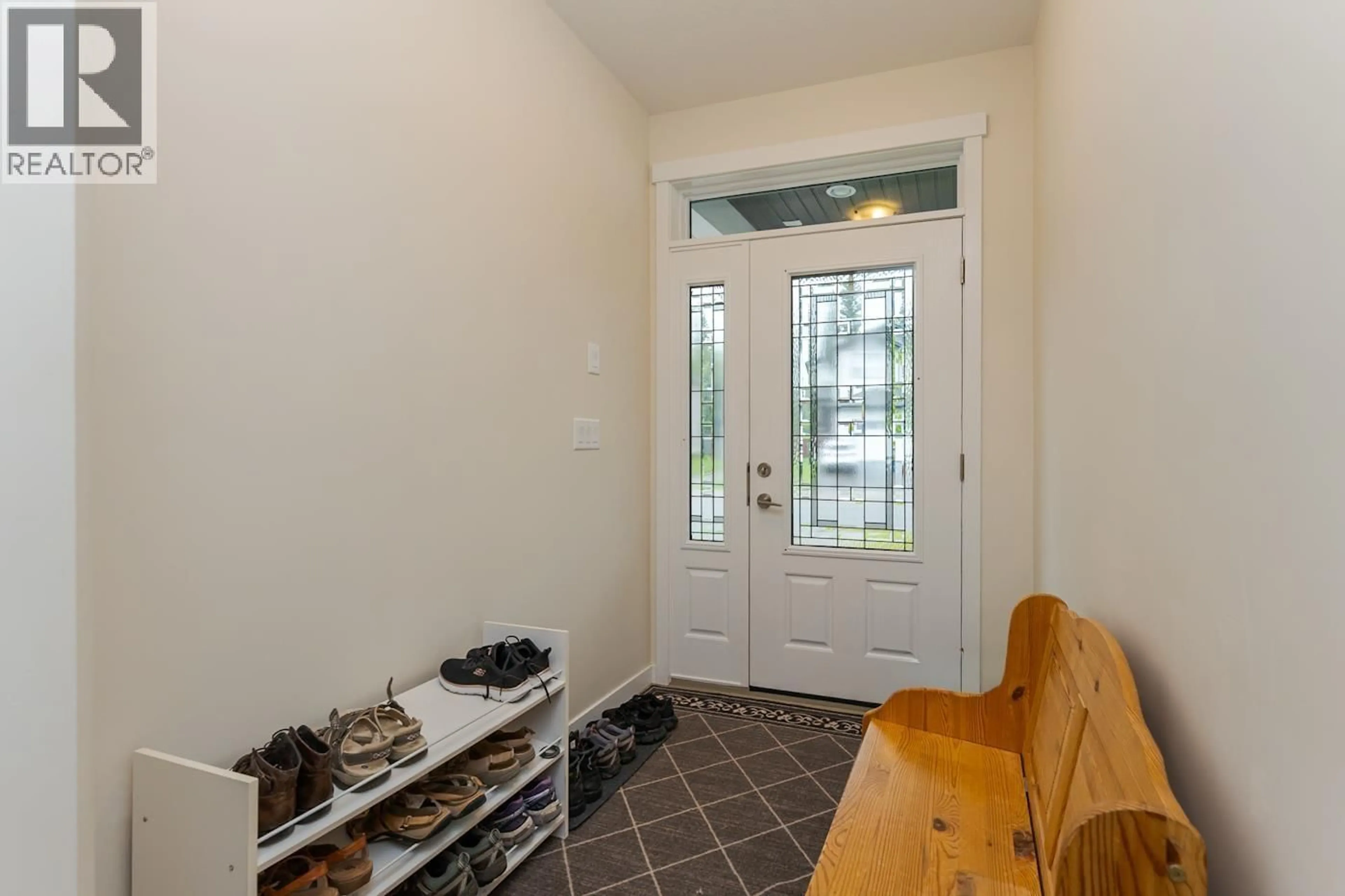Indoor entryway for 7639 CREEKSIDE WAY, Prince George British Columbia V2N0C2