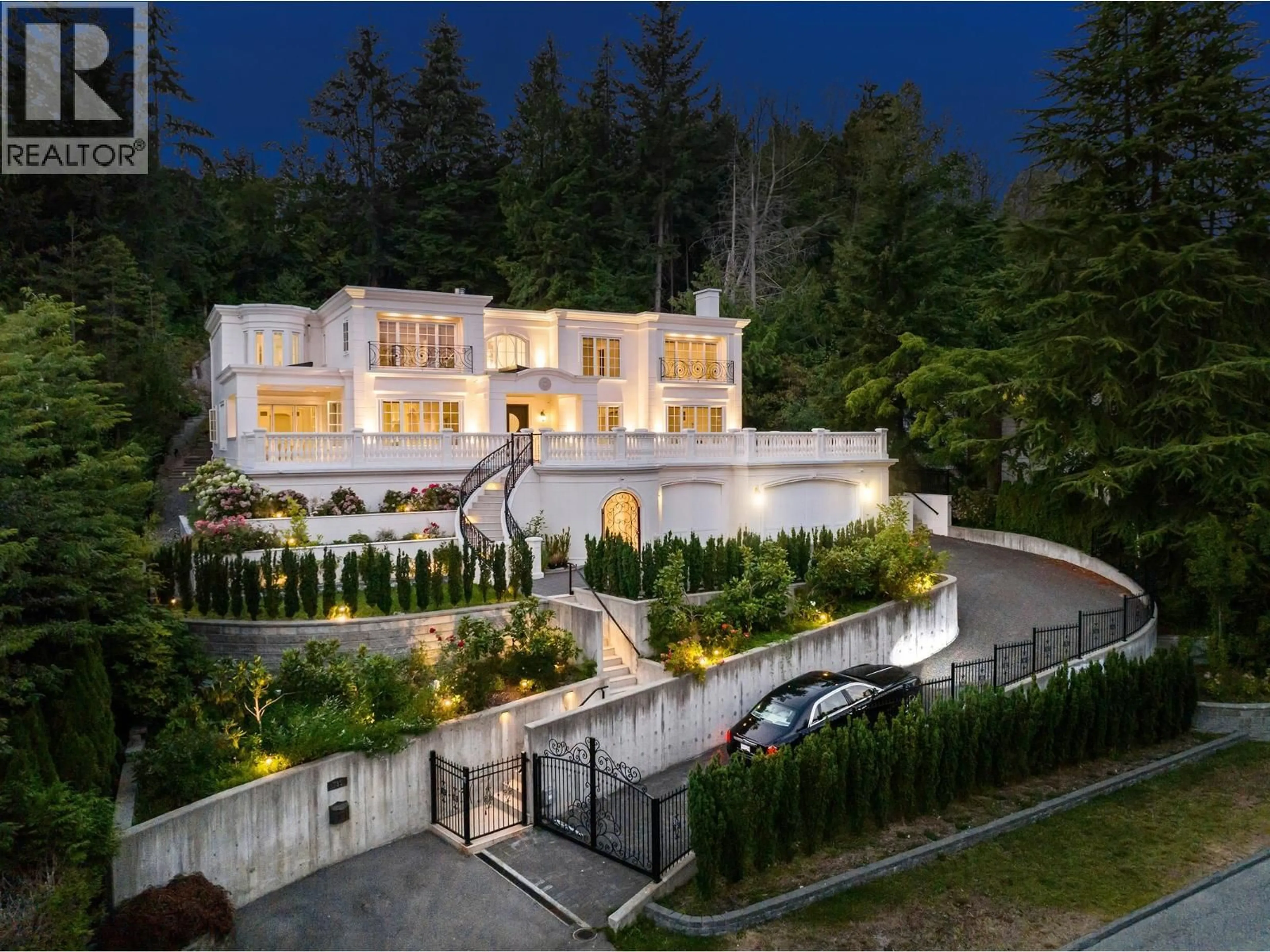 A pic from outside/outdoor area/front of a property/back of a property/a pic from drone, unknown for 735 ST. ANDREWS ROAD, West Vancouver British Columbia V7S1V5