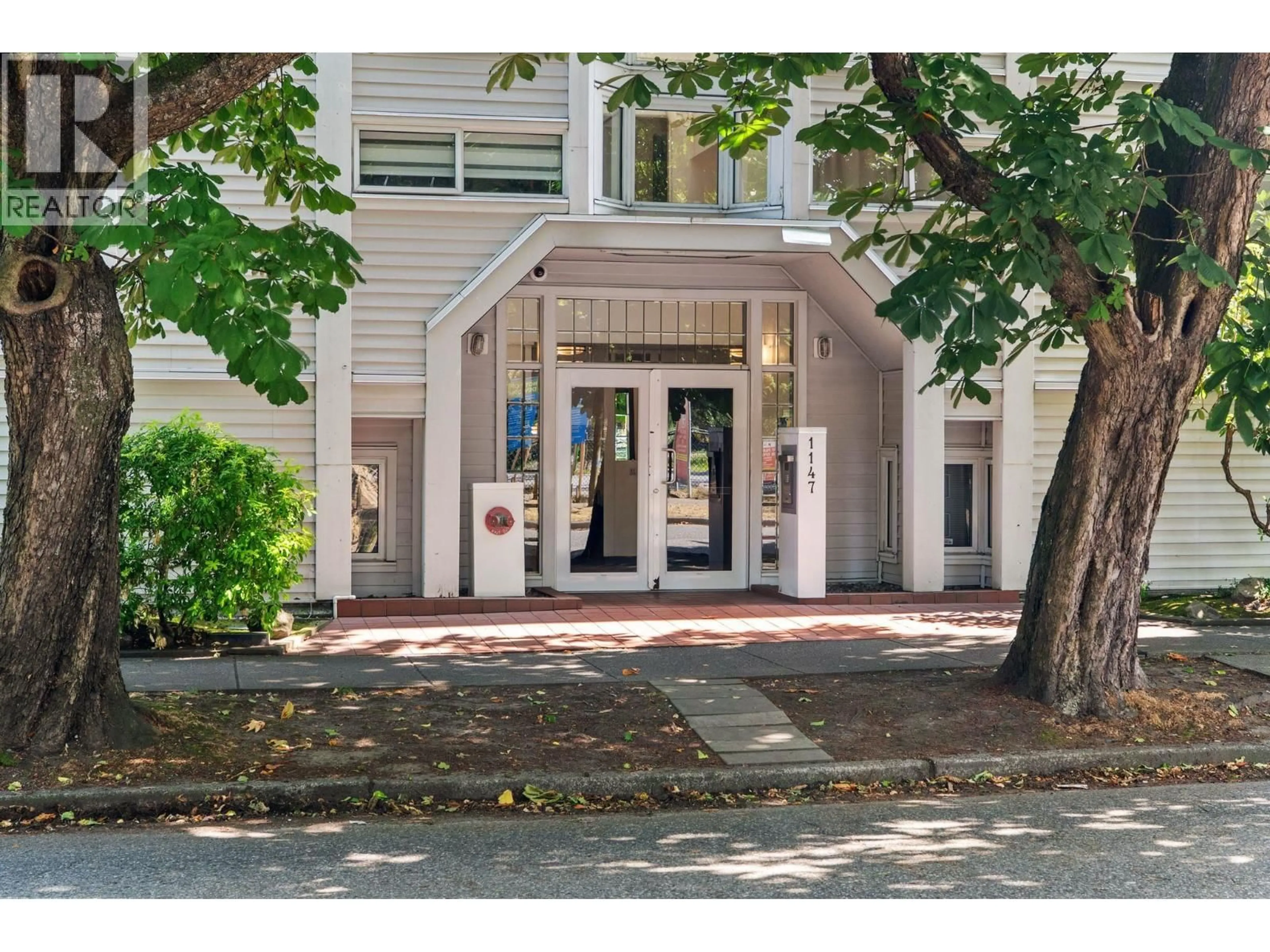 Indoor foyer for 106 - 1147 NELSON STREET, Vancouver British Columbia V6E1J3