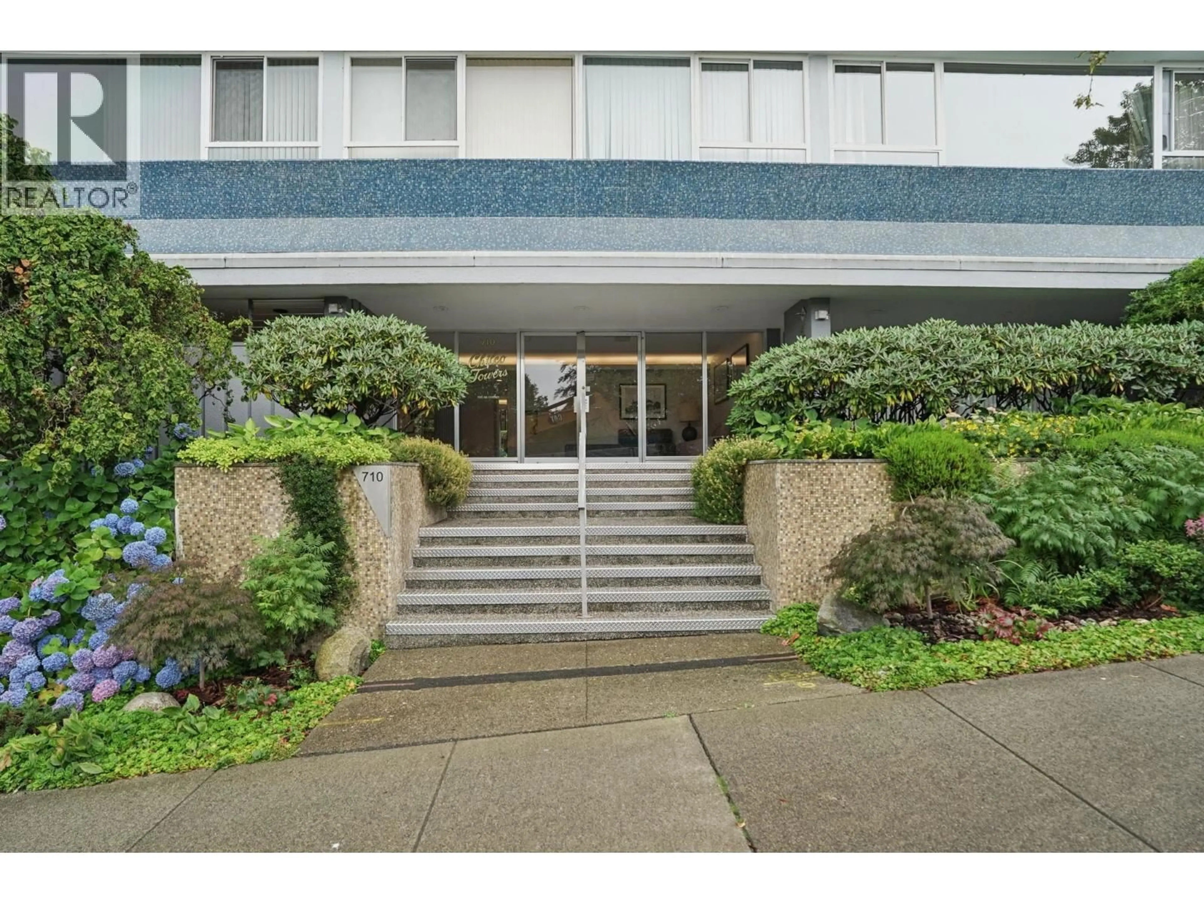 Indoor foyer for 302 - 710 CHILCO STREET, Vancouver British Columbia V6G2P9