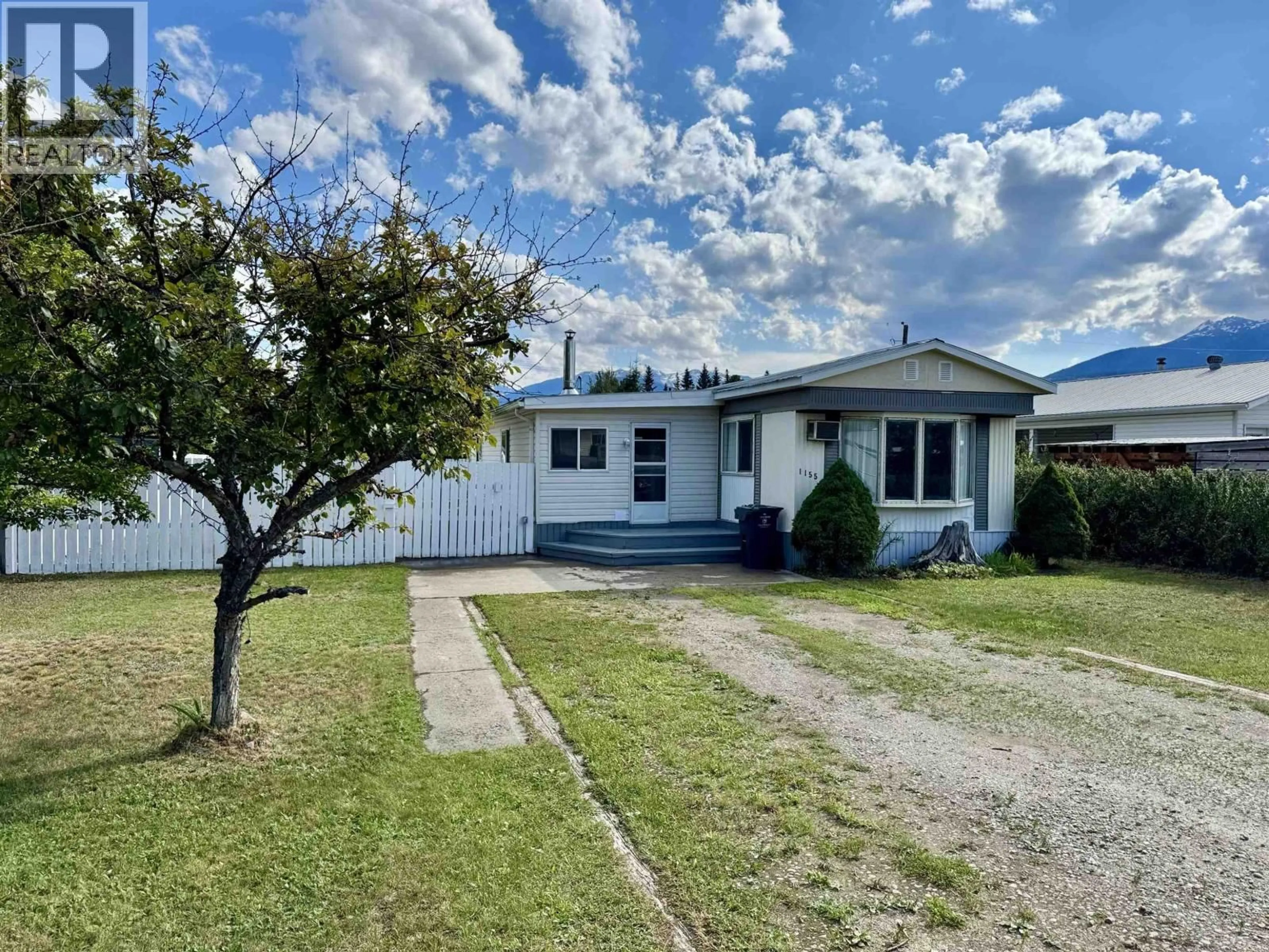 A pic from outside/outdoor area/front of a property/back of a property/a pic from drone, street for 1155 4TH AVENUE, Valemount British Columbia V0E2Z0