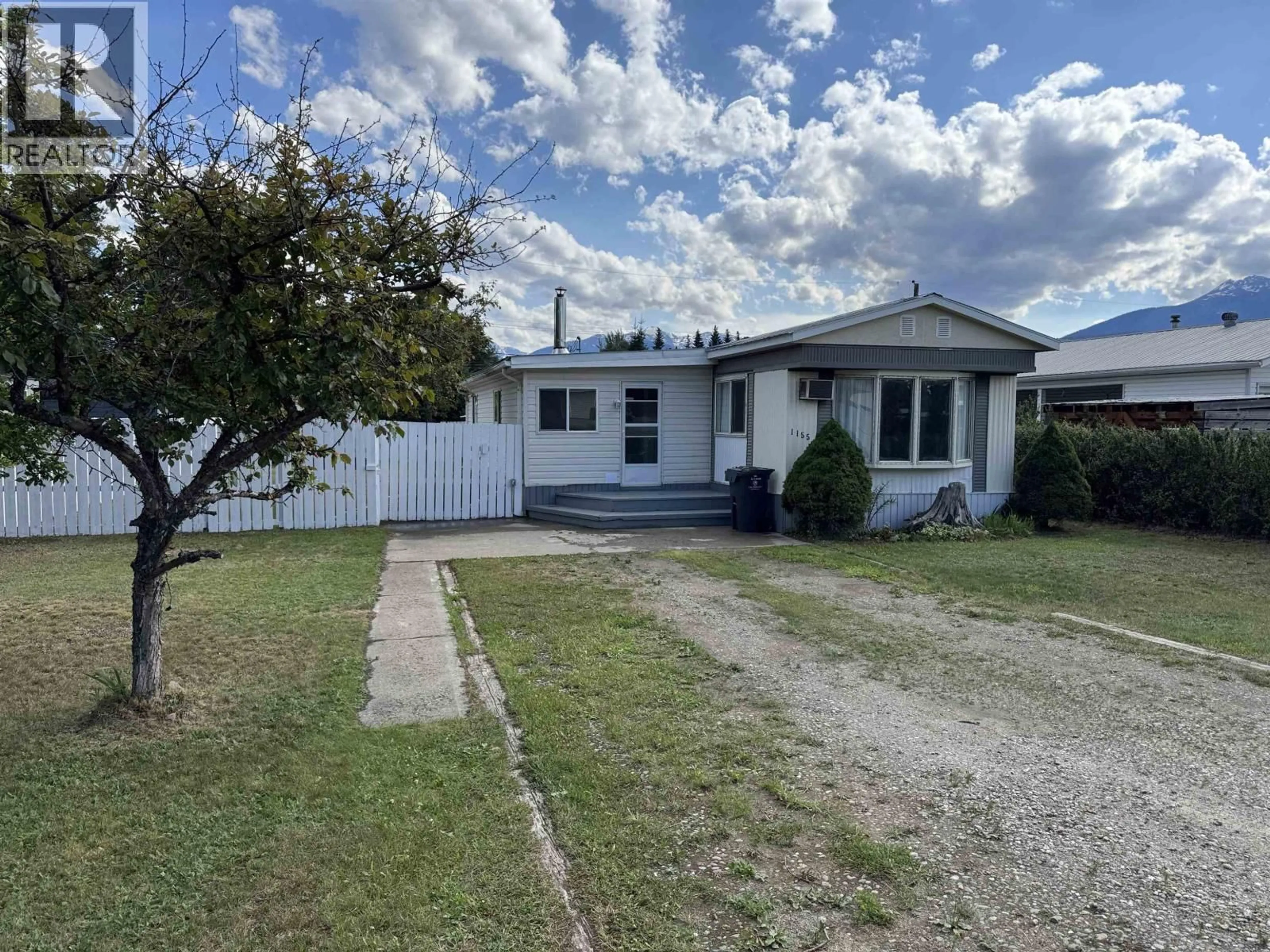 A pic from outside/outdoor area/front of a property/back of a property/a pic from drone, street for 1155 4TH AVENUE, Valemount British Columbia V0E2Z0