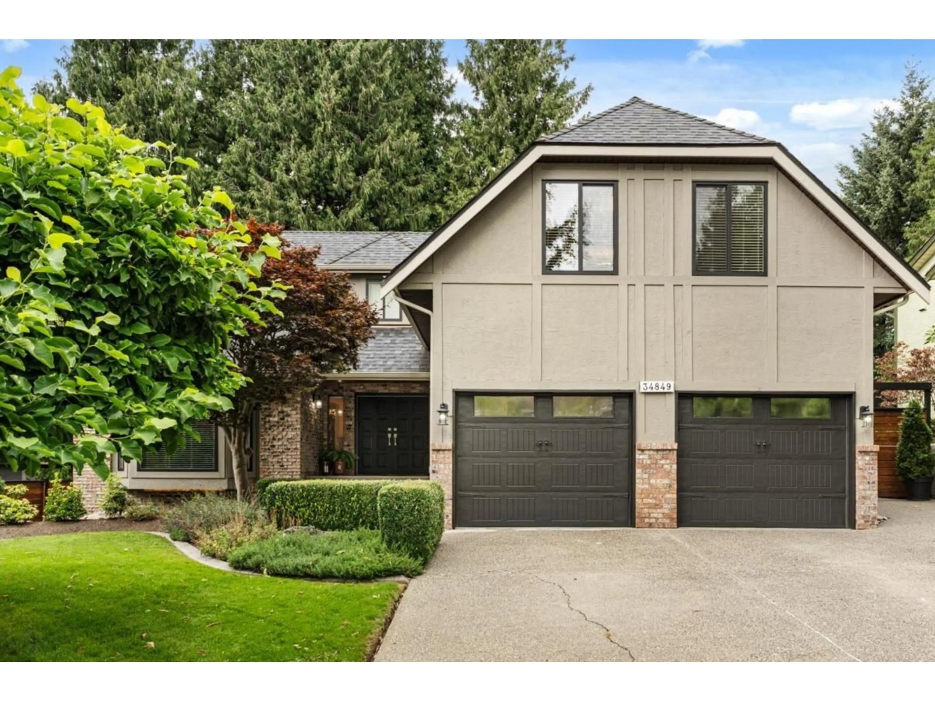 Home with vinyl exterior material, street for 34849 EVERETT DRIVE, Abbotsford British Columbia V2S7R7