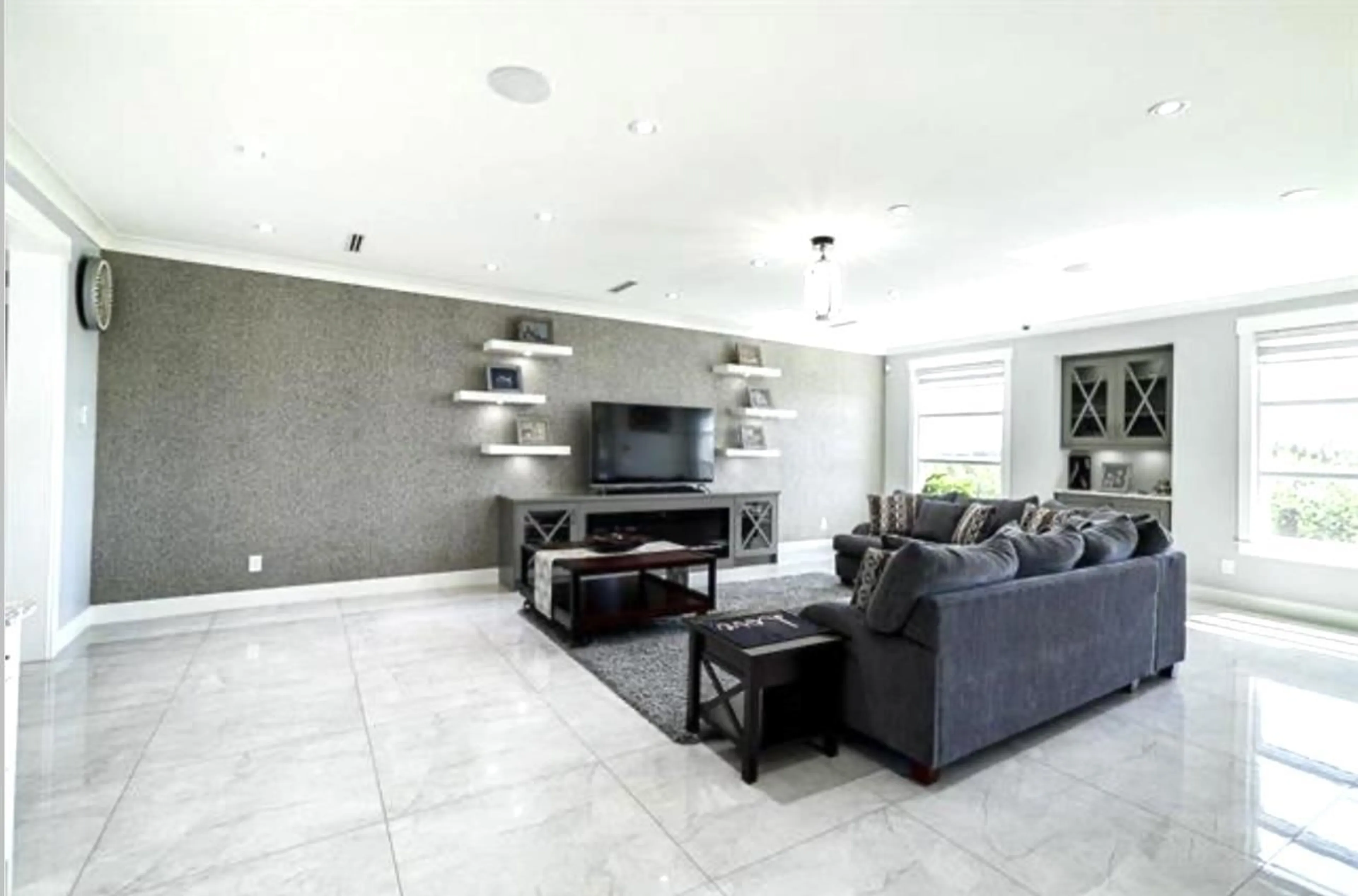 Living room with furniture, unknown for 17012 57 AVENUE, Surrey British Columbia V3S8P3