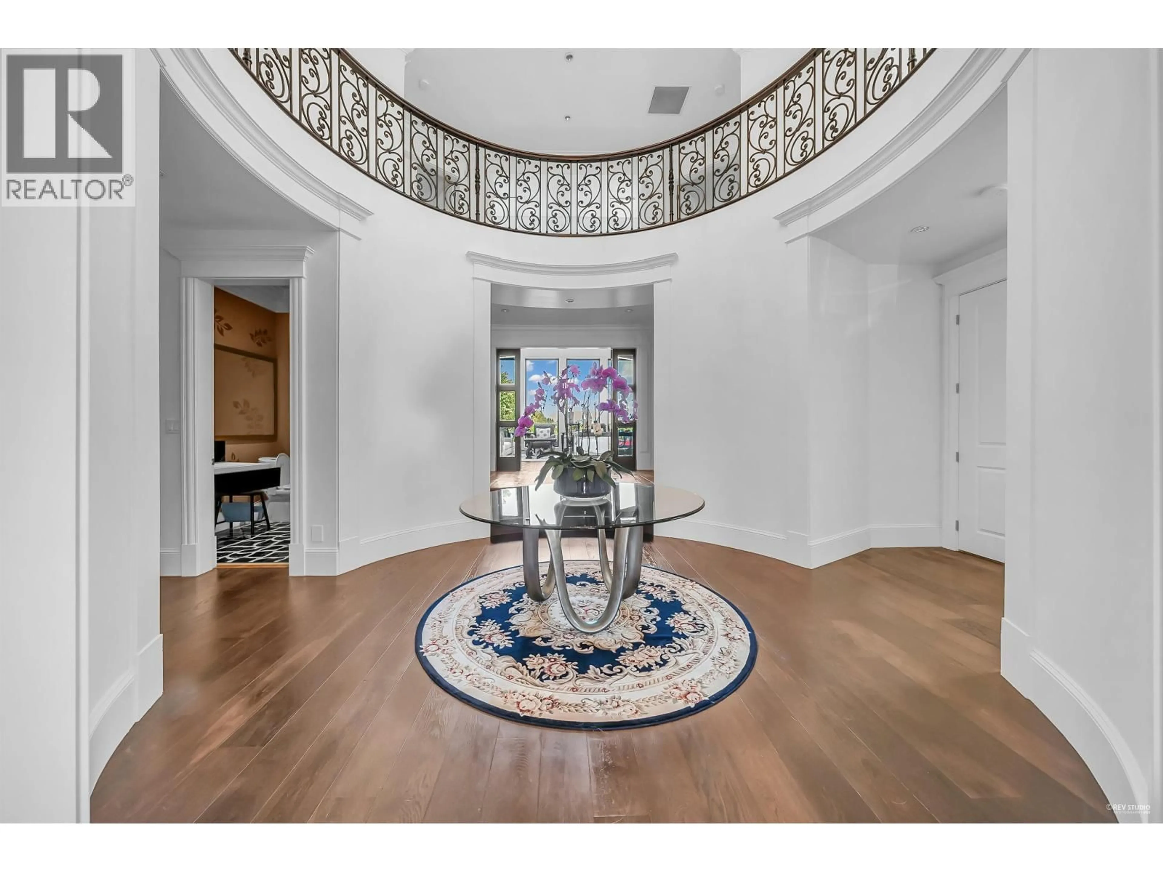 Indoor foyer for 10651 GRANVILLE AVENUE, Richmond British Columbia V6Y1R5