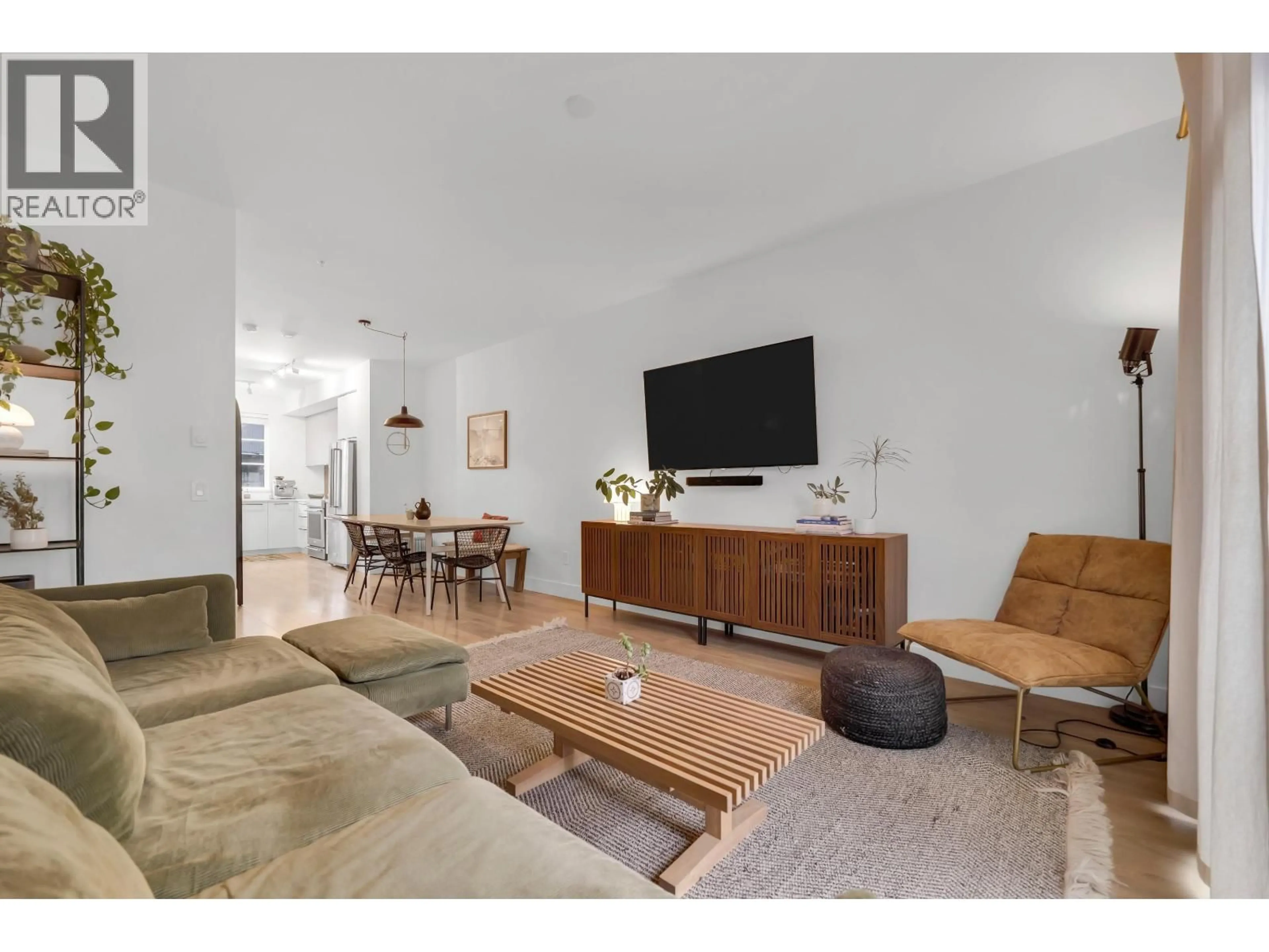 Living room with furniture, unknown for 1379 MARINASIDE PLACE, Squamish British Columbia V8B1A8