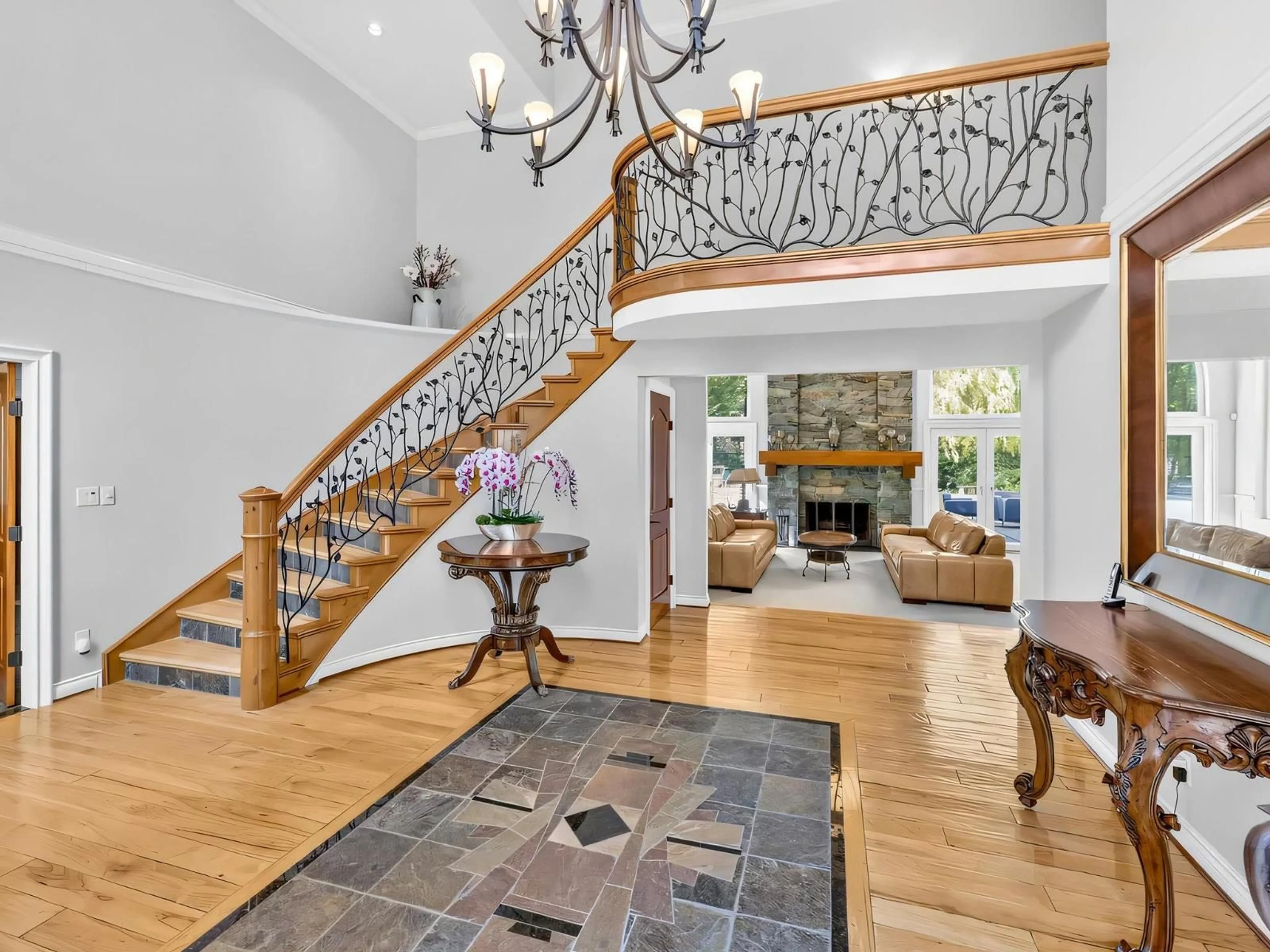 Indoor entryway for 13315 25 AVENUE, Surrey British Columbia V4P1Y6