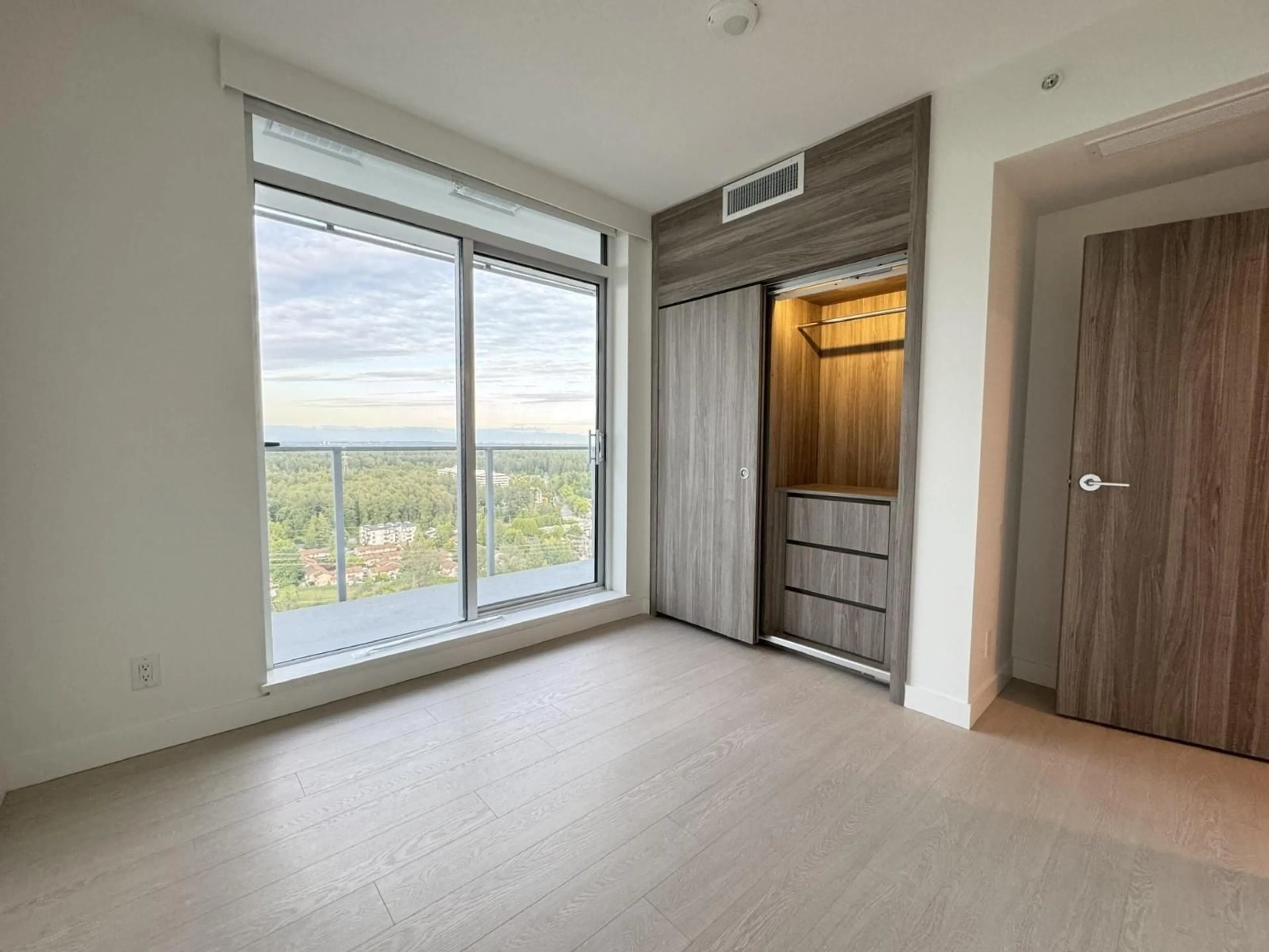 A pic of a room for 3102 - 13778 100 AVENUE, Surrey British Columbia V3T0V3