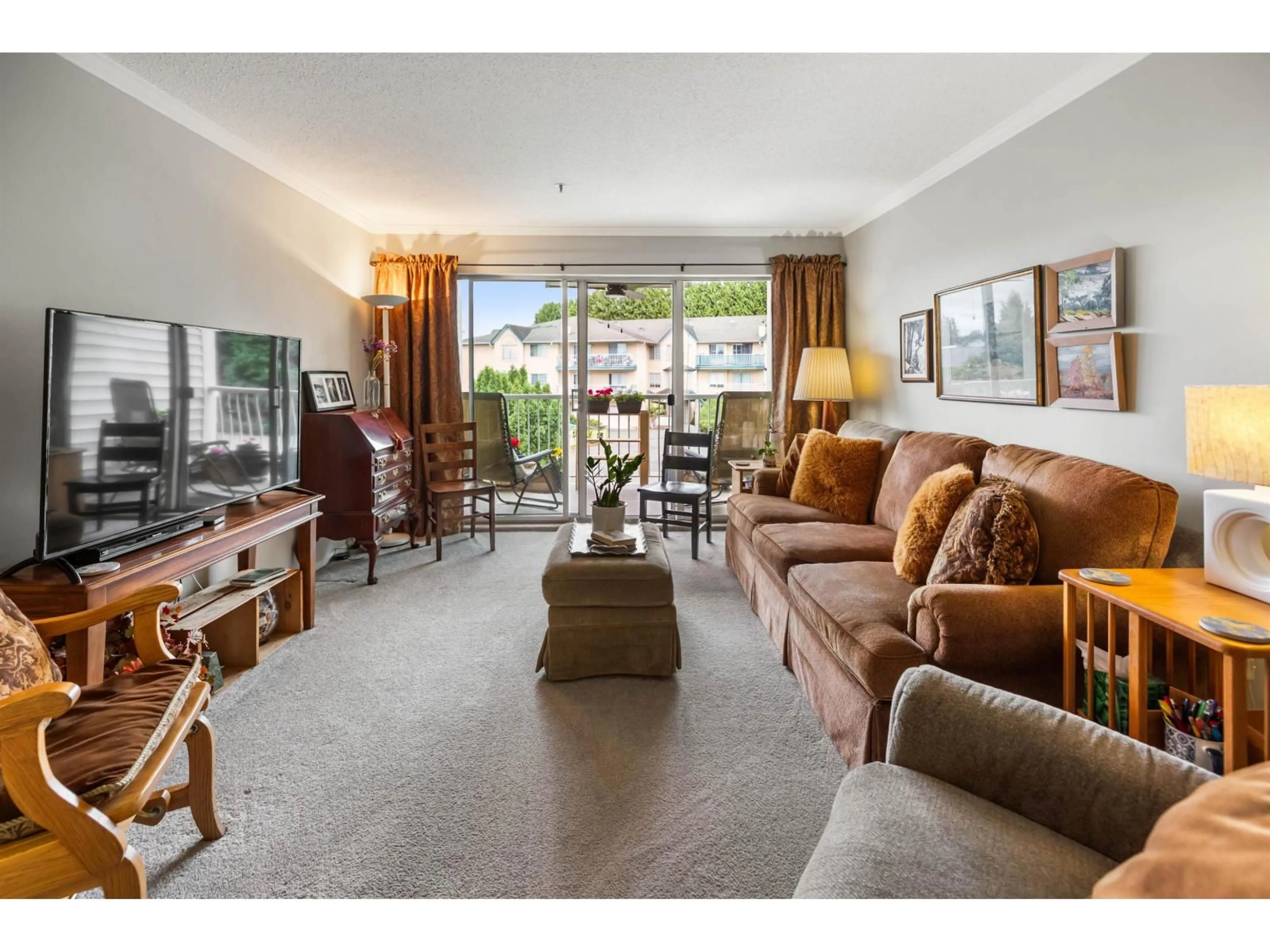 Living room with furniture, unknown for 114 - 31850 UNION AVENUE, Abbotsford British Columbia V2T4V2