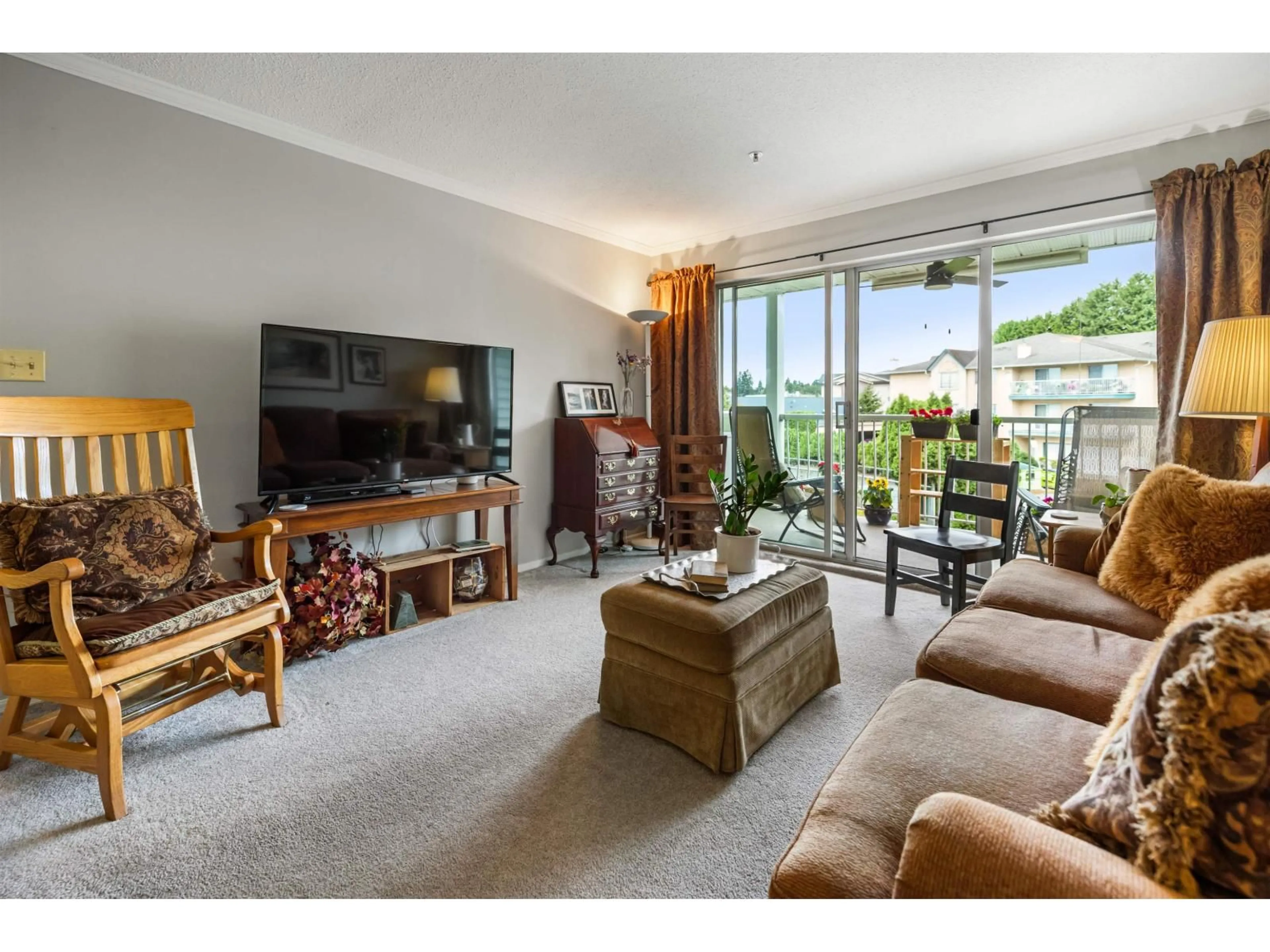 Living room with furniture, unknown for 114 - 31850 UNION AVENUE, Abbotsford British Columbia V2T4V2