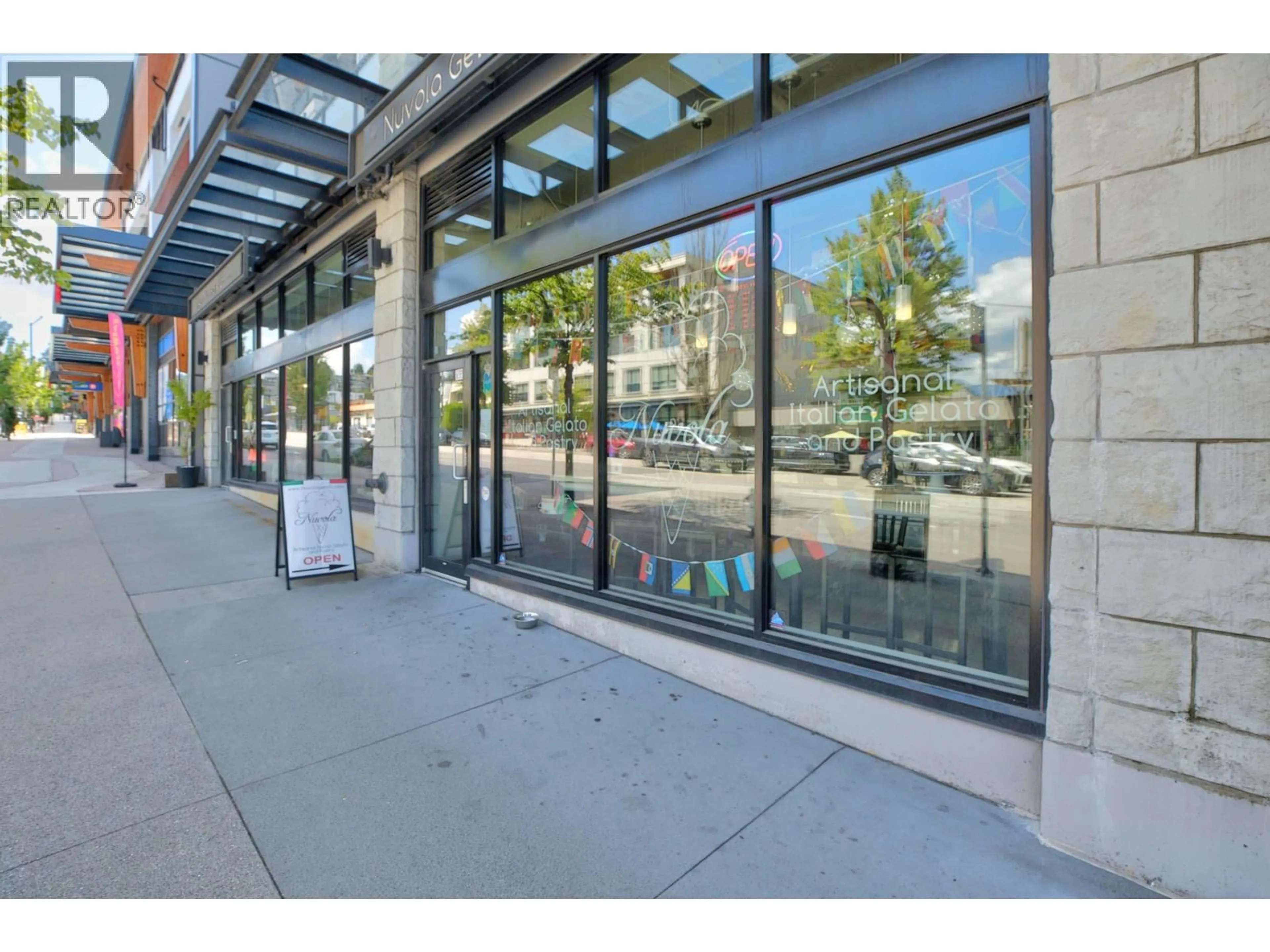 Indoor foyer for 202 - 4710 HASTINGS STREET, Burnaby British Columbia V5C2K7