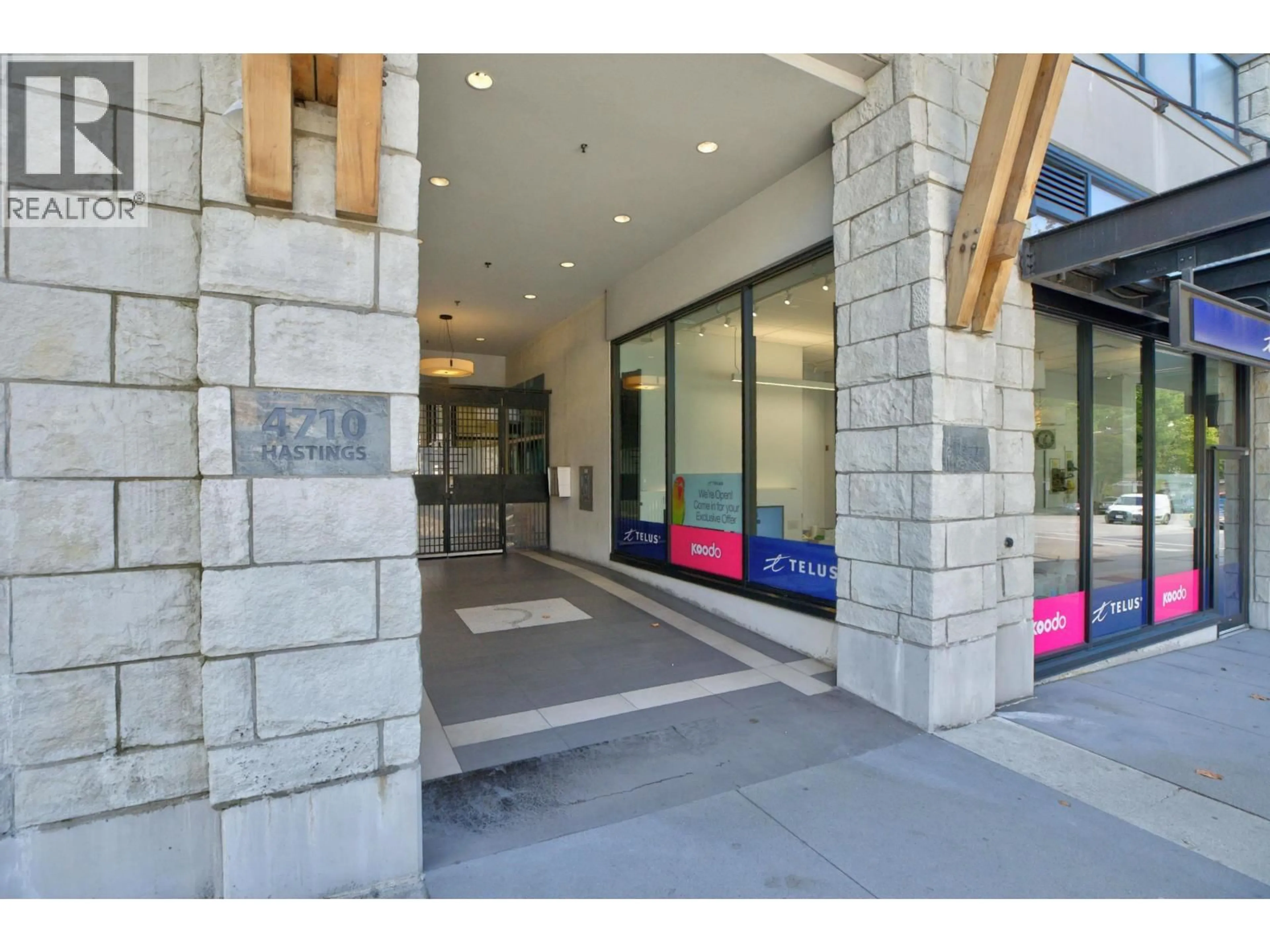 Indoor foyer for 202 - 4710 HASTINGS STREET, Burnaby British Columbia V5C2K7