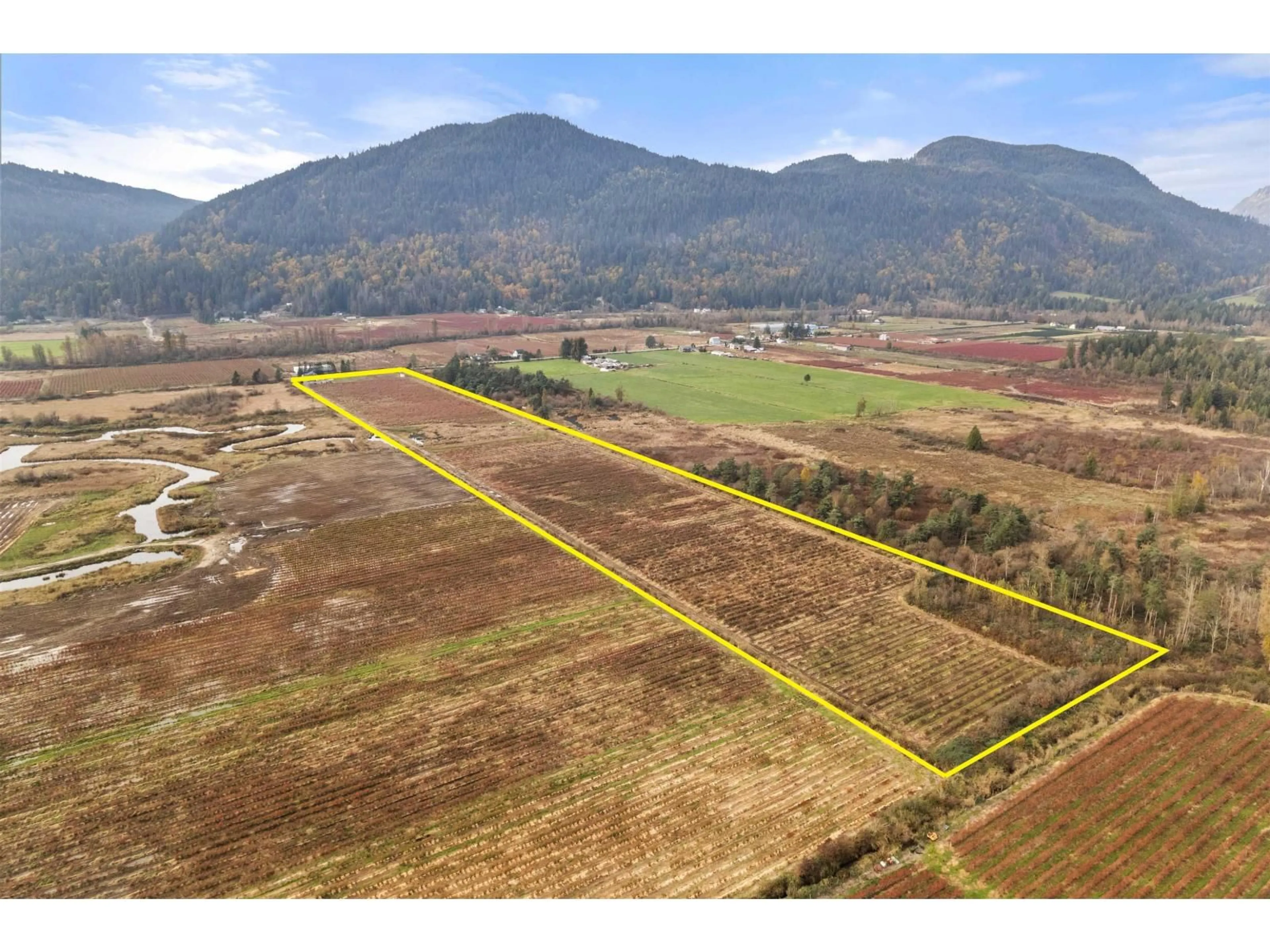 A pic from outside/outdoor area/front of a property/back of a property/a pic from drone, mountain view for 11186 FARMS ROAD, Mission British Columbia V2V4J1