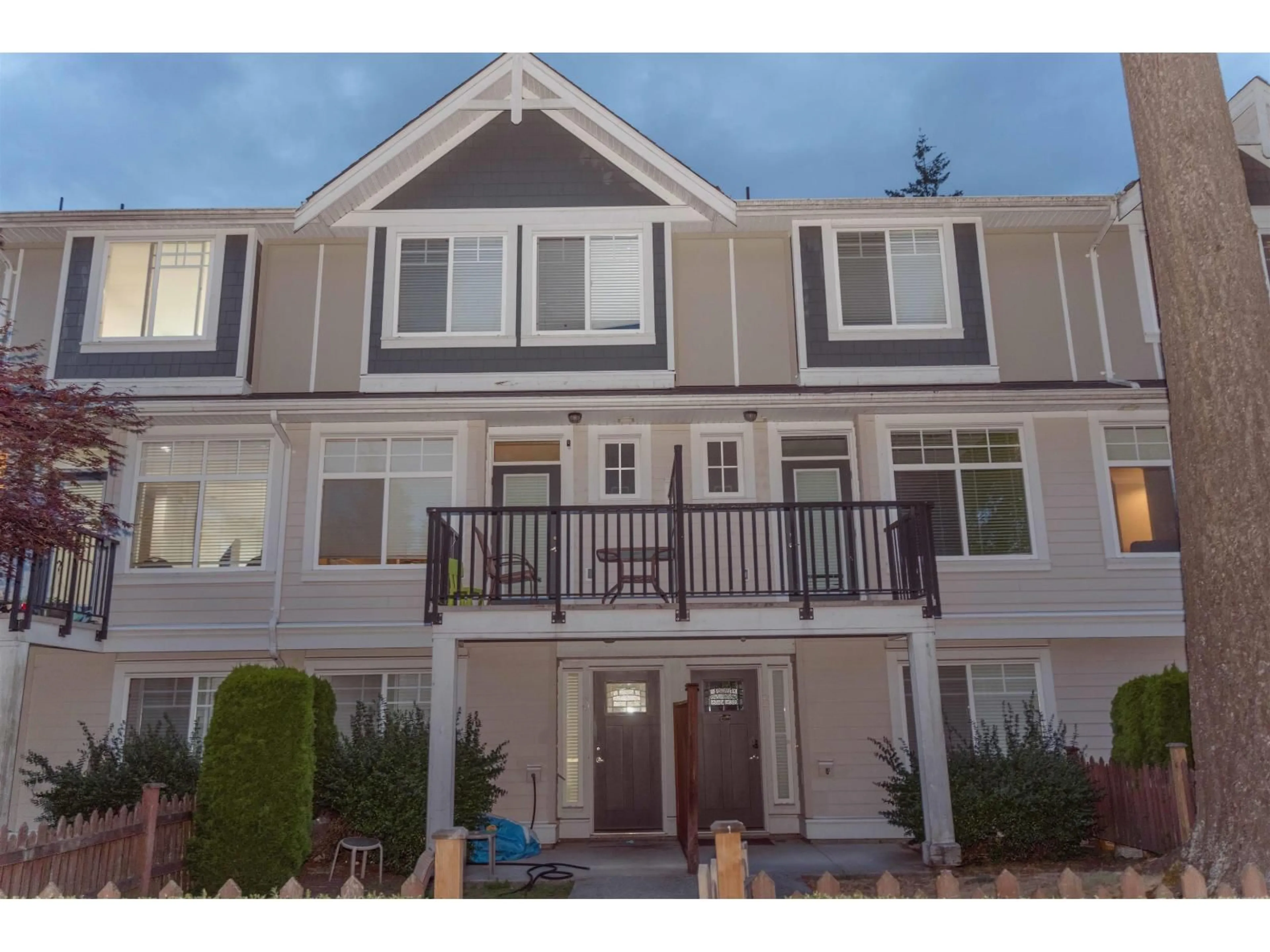 Home with vinyl exterior material, unknown for 2 - 12775 63 AVENUE, Surrey British Columbia V3X0E9