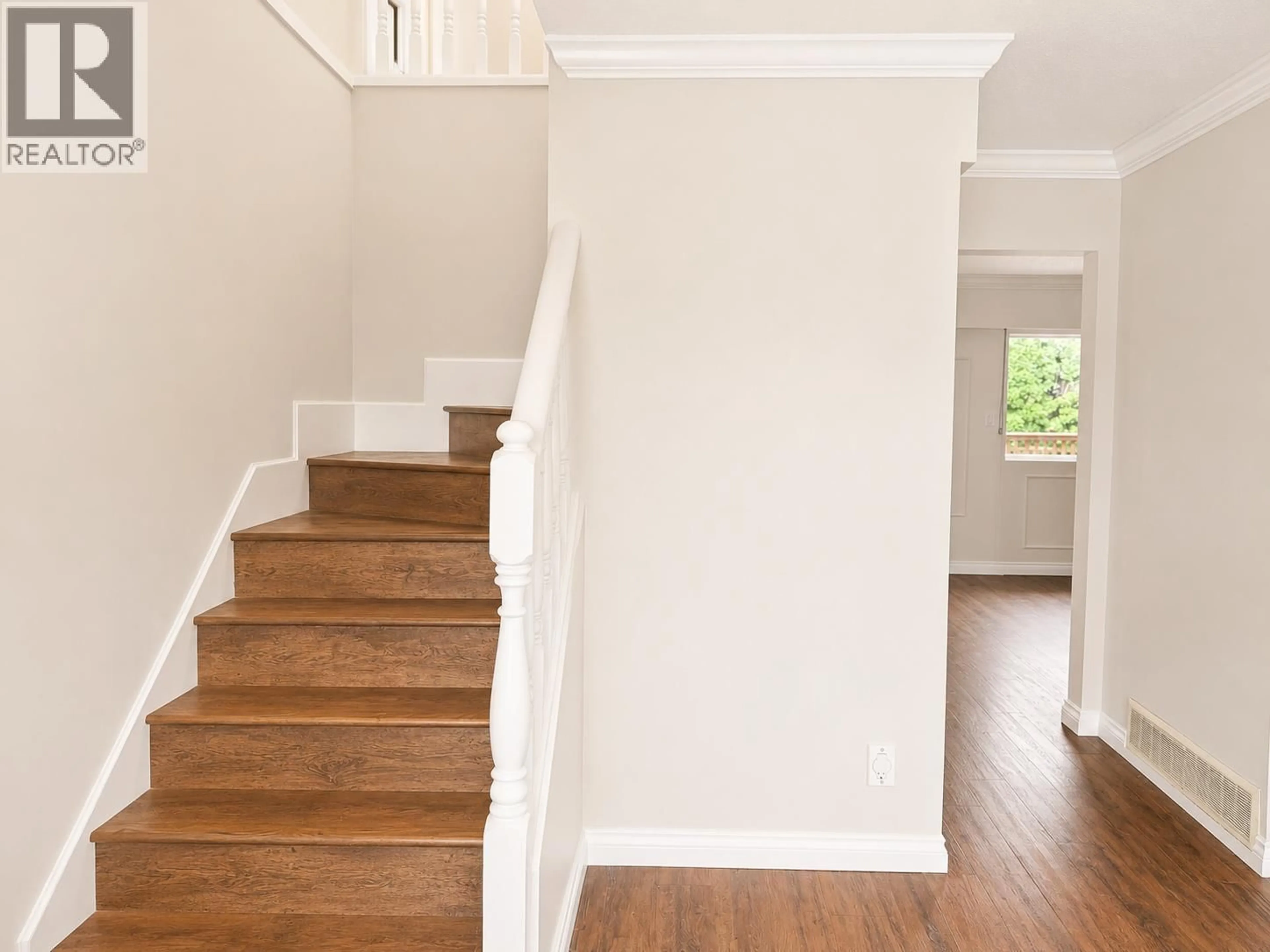 Stairs for 10860 BROMLEY PLACE, Richmond British Columbia V7A4J6