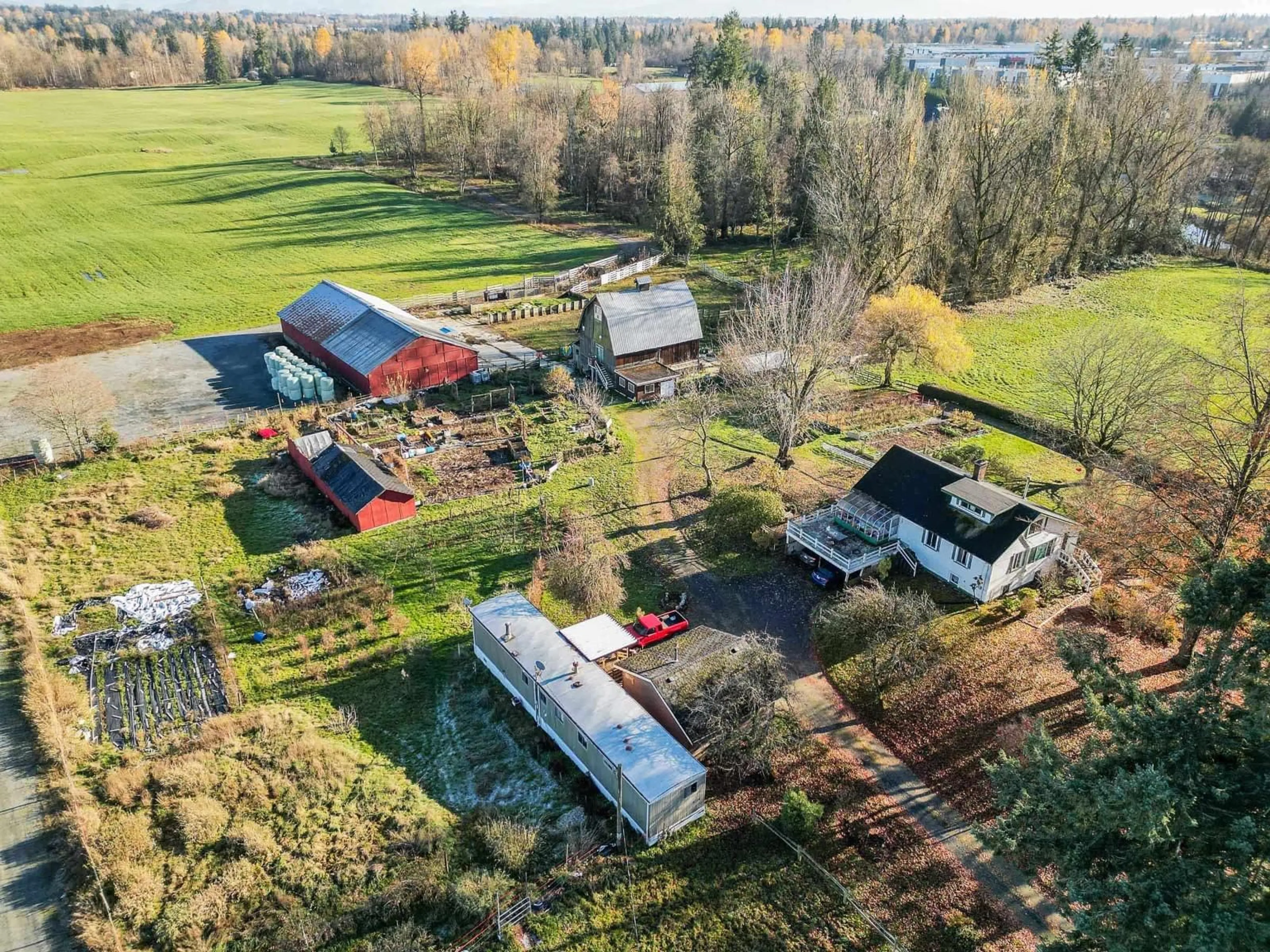 A pic from outside/outdoor area/front of a property/back of a property/a pic from drone, unknown for 6290 272 STREET, Langley British Columbia V4W1S6