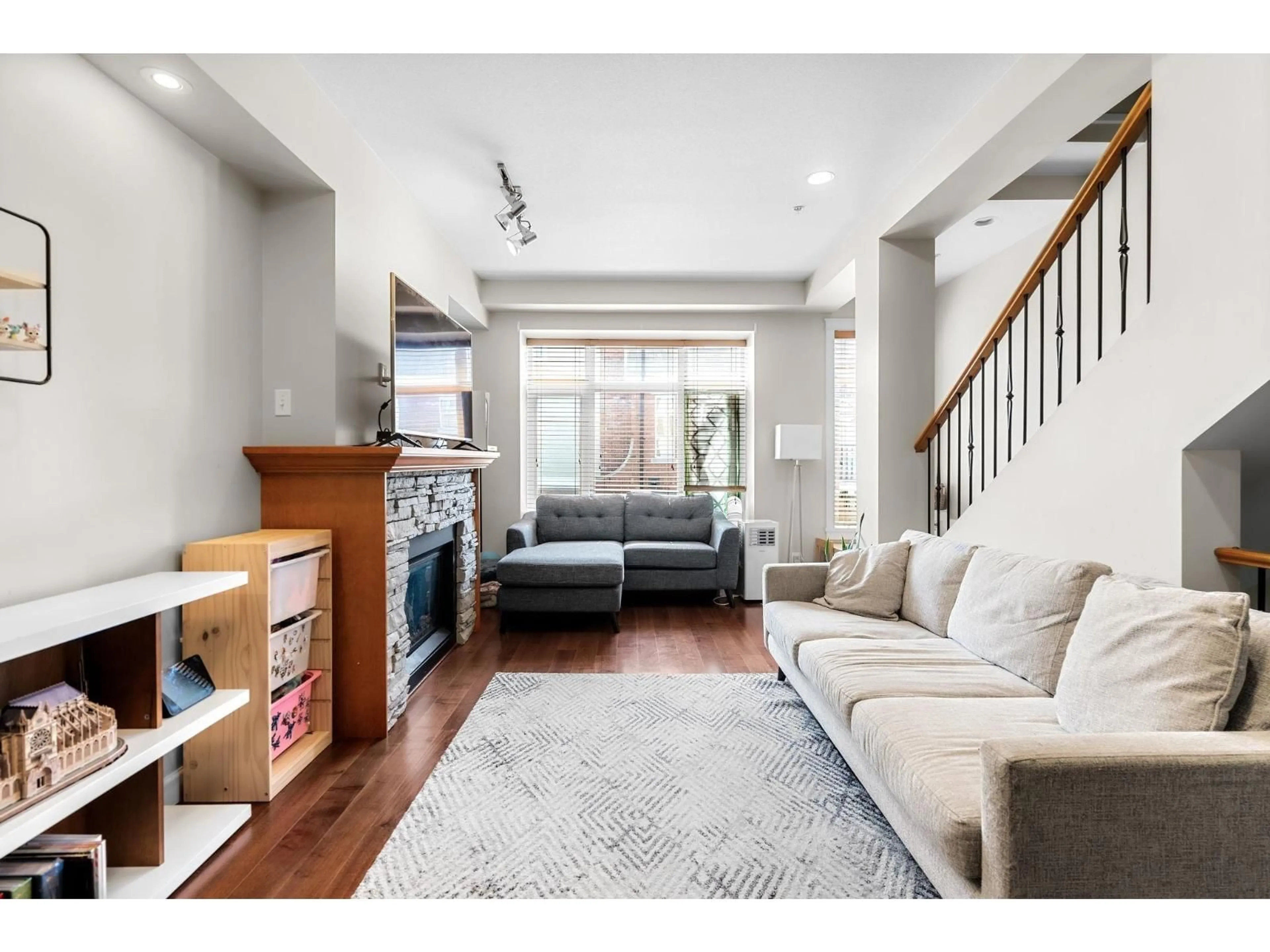 Living room with furniture, unknown for 112 - 20738 84 AVENUE, Langley British Columbia V2Y0J6