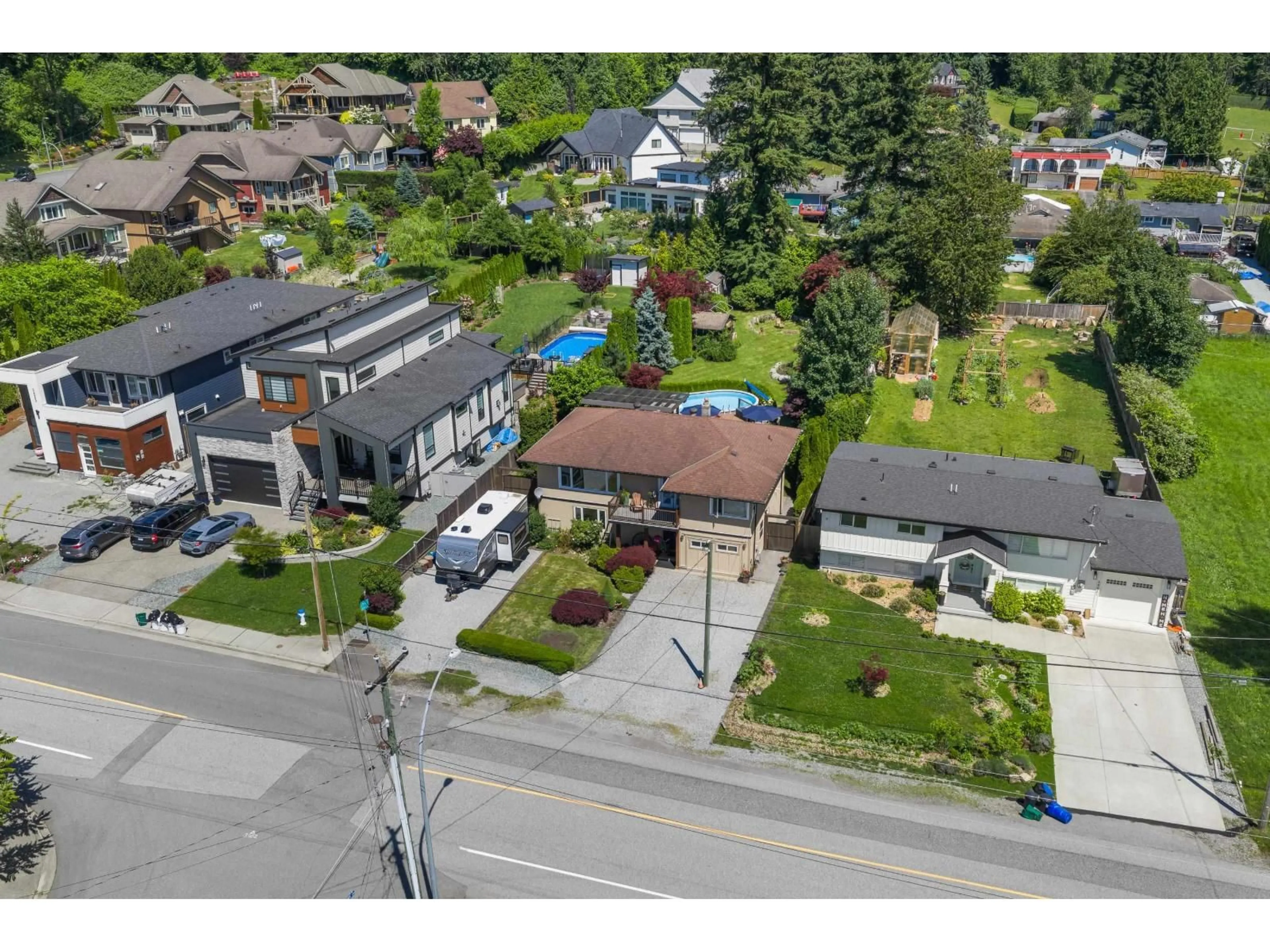 A pic from outside/outdoor area/front of a property/back of a property/a pic from drone, street for 34921 DEWDNEY TRUNK ROAD, Mission British Columbia V2V6S2