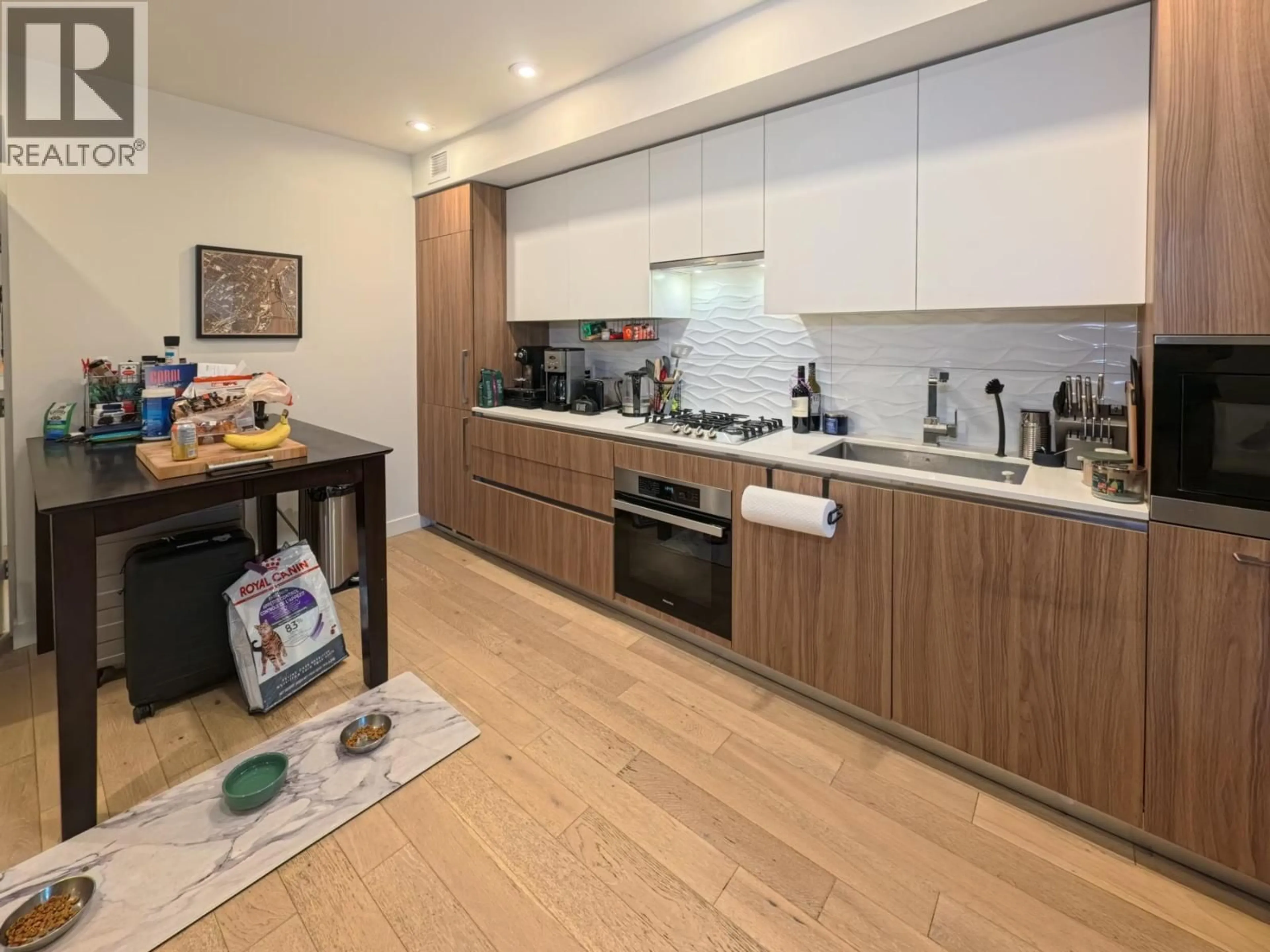 Standard kitchen, wood/laminate floor for 303 - 209 20TH AVENUE, Vancouver British Columbia V5V1M2