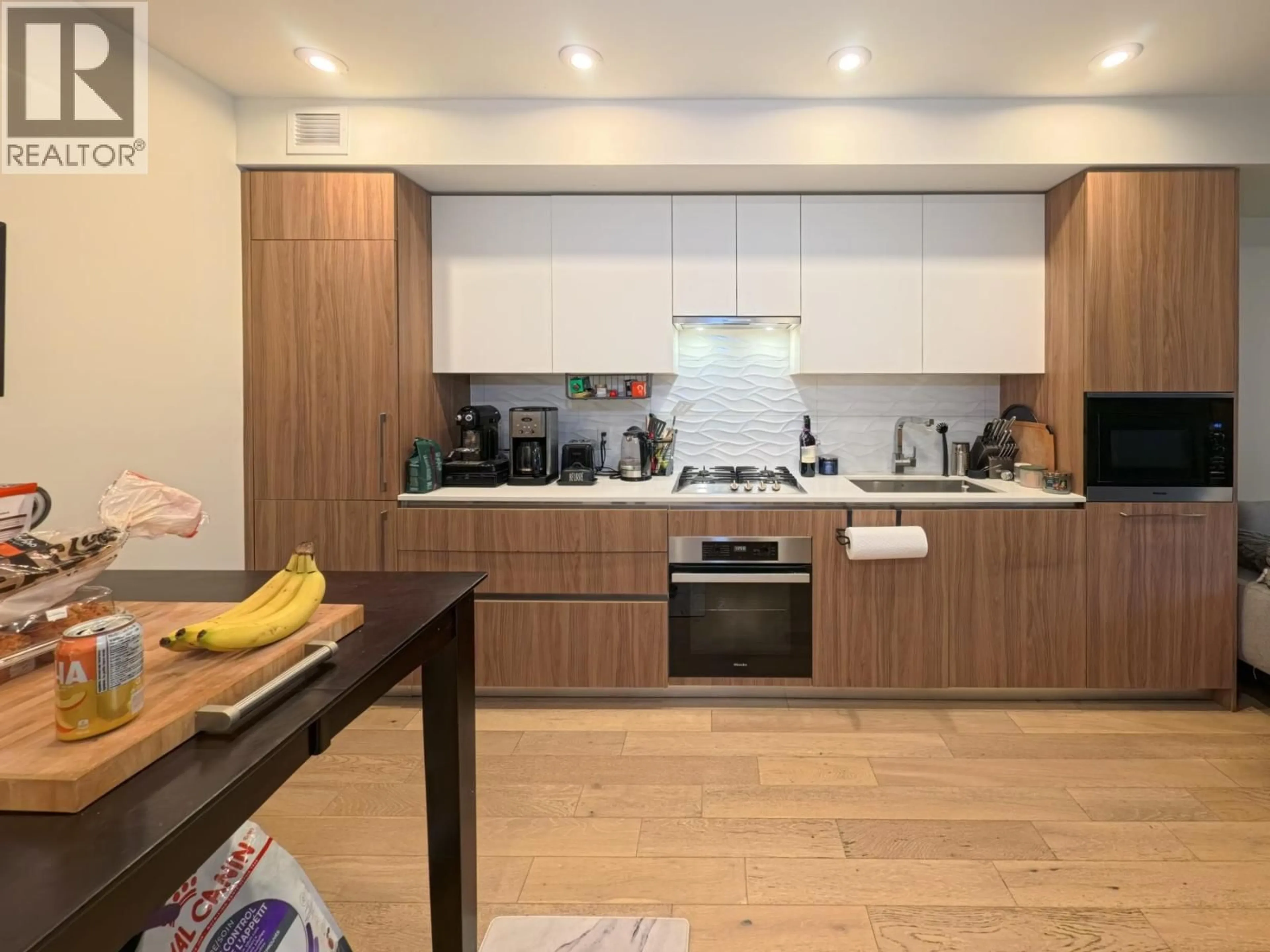 Standard kitchen, wood/laminate floor for 303 - 209 20TH AVENUE, Vancouver British Columbia V5V1M2