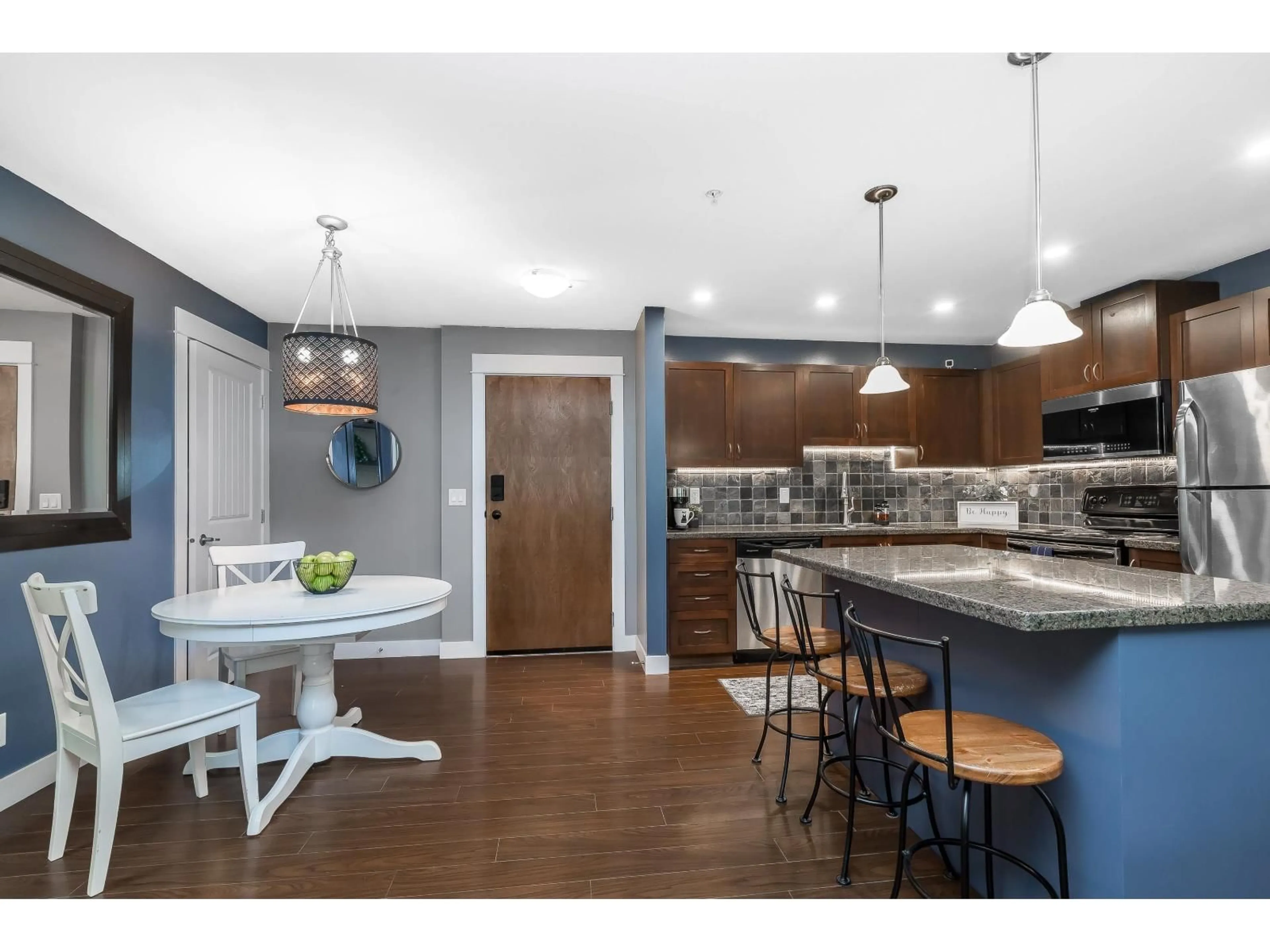 Open concept kitchen, wood/laminate floor for 107 - 2990 BOULDER STREET, Abbotsford British Columbia V2T3P8