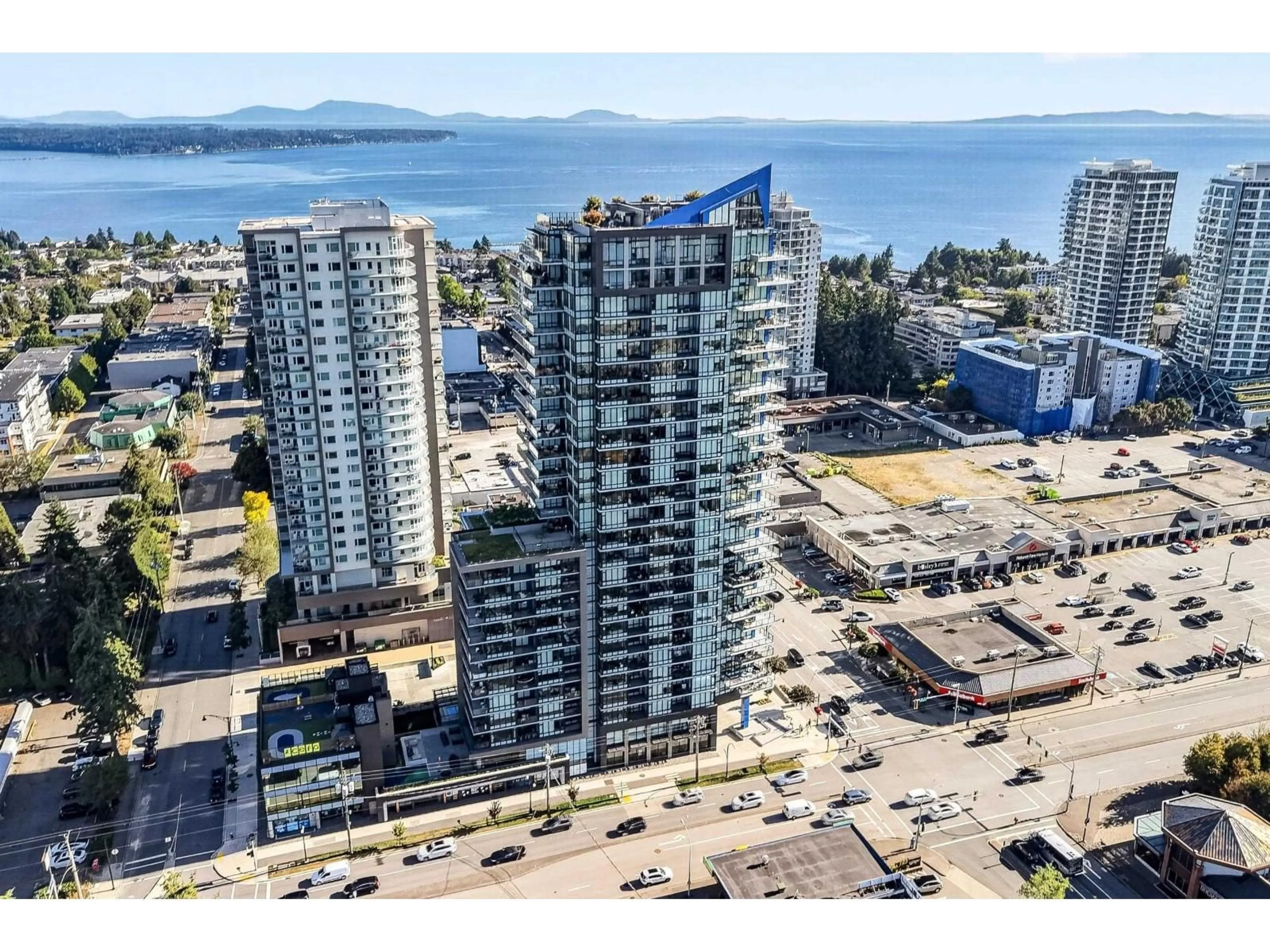 A pic from outside/outdoor area/front of a property/back of a property/a pic from drone, city buildings view from balcony for 2404 - 1588 JOHNSTON ROAD, White Rock British Columbia V4B0C5