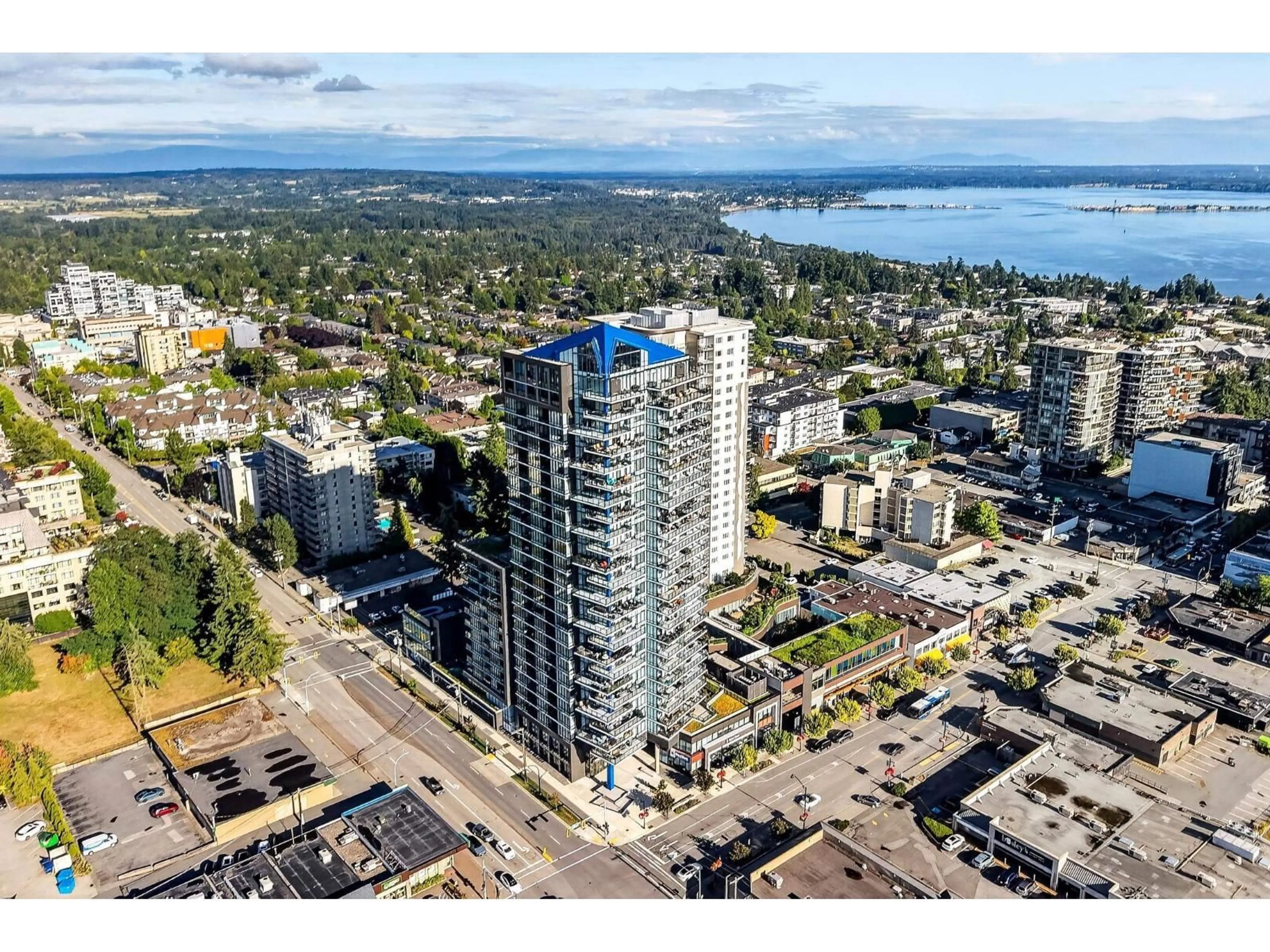 A pic from outside/outdoor area/front of a property/back of a property/a pic from drone, unknown for 2404 - 1588 JOHNSTON ROAD, White Rock British Columbia V4B0C5