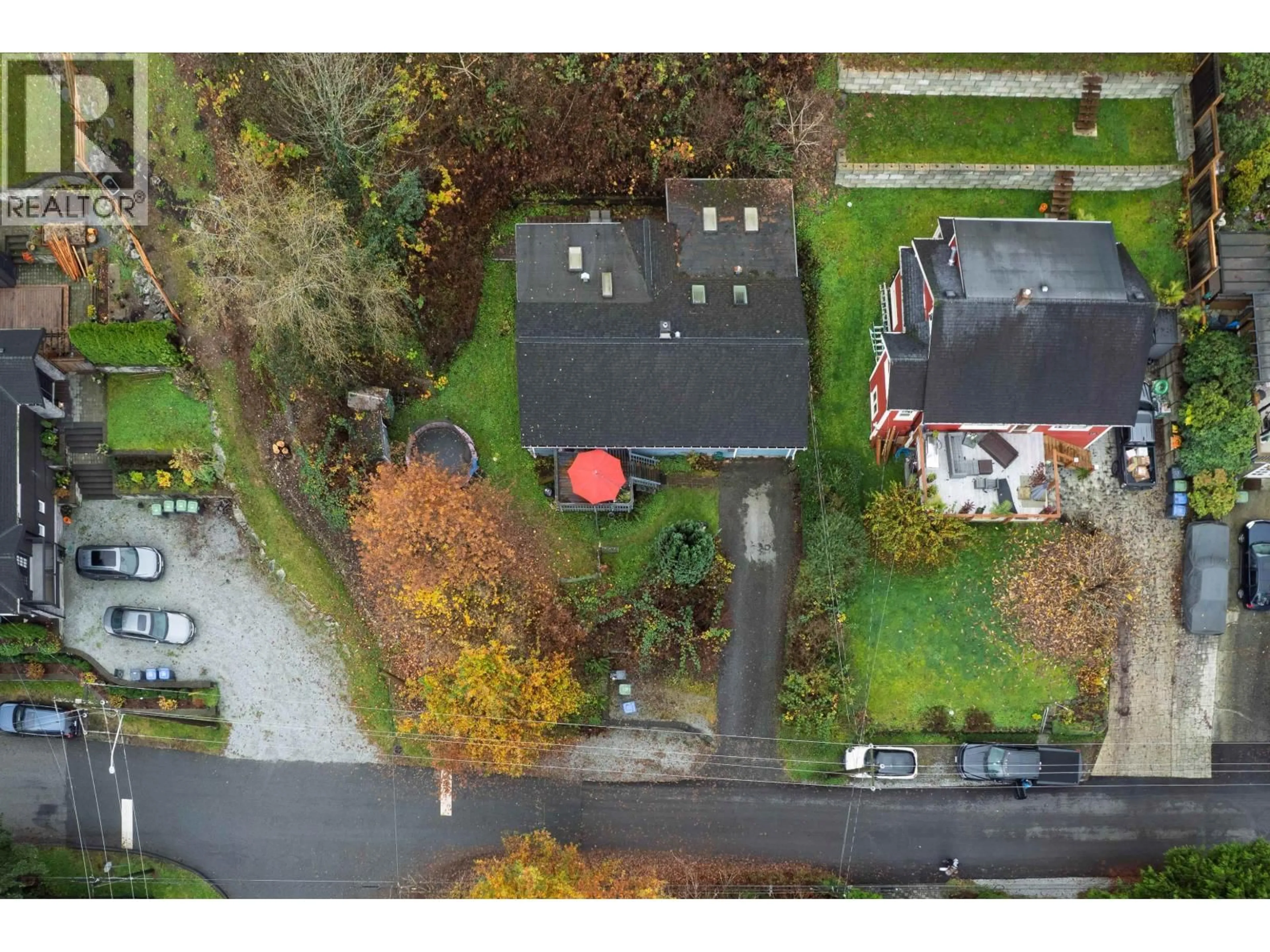A pic from outside/outdoor area/front of a property/back of a property/a pic from drone, street for 2133 HOPE STREET, Port Moody British Columbia V3H2H9