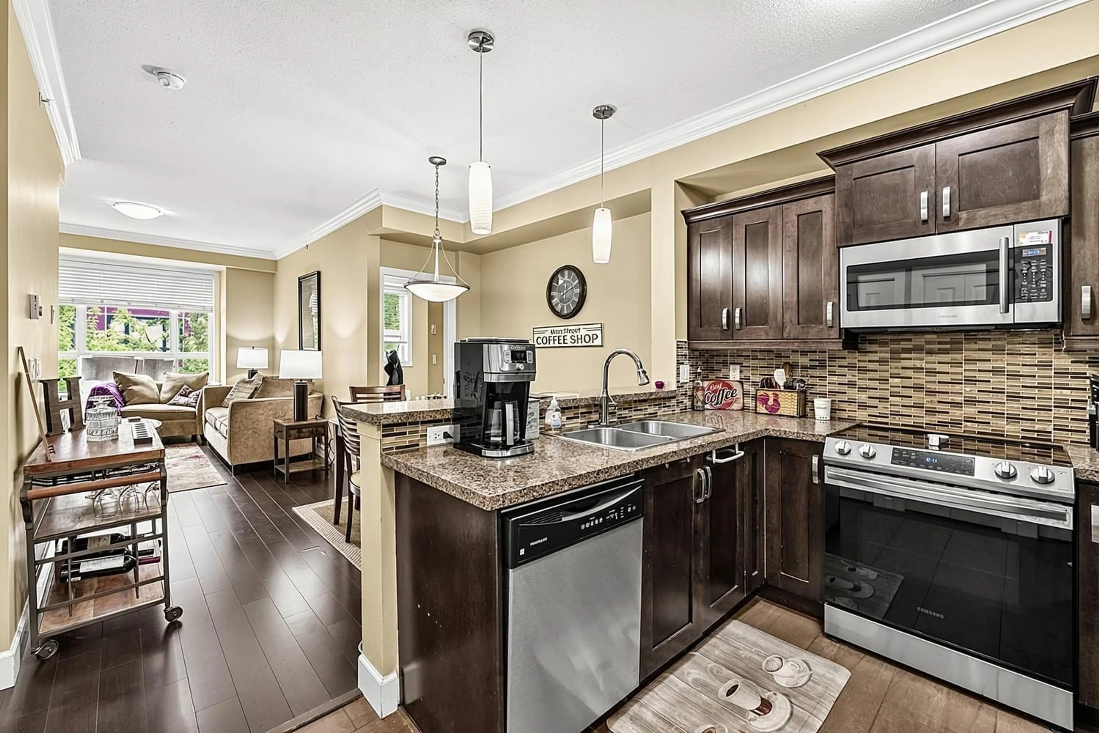 Open concept kitchen, ceramic/tile floor for 411 - 13897 FRASER HIGHWAY, Surrey British Columbia V3T0G8