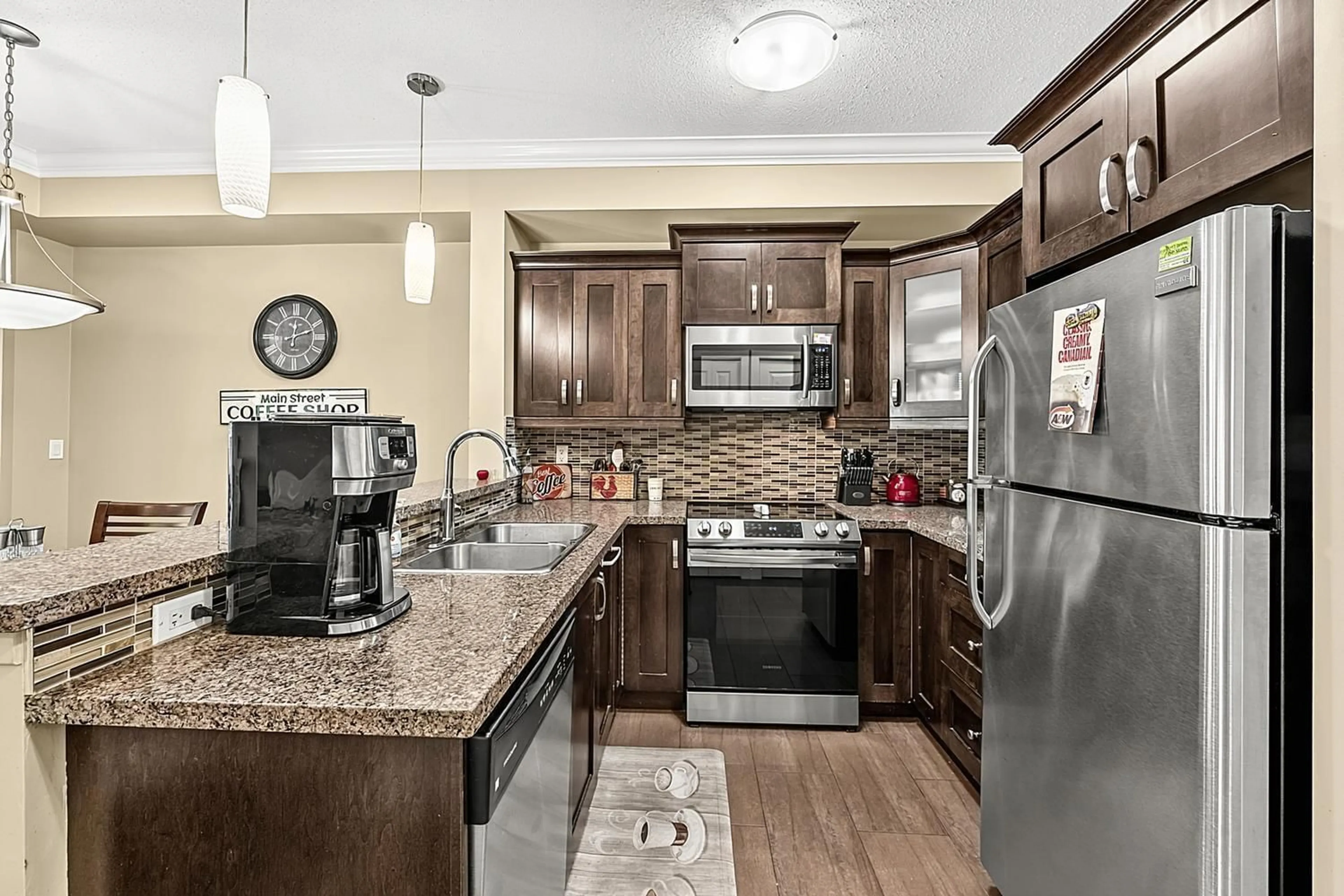 Standard kitchen, unknown for 411 - 13897 FRASER HIGHWAY, Surrey British Columbia V3T0G8