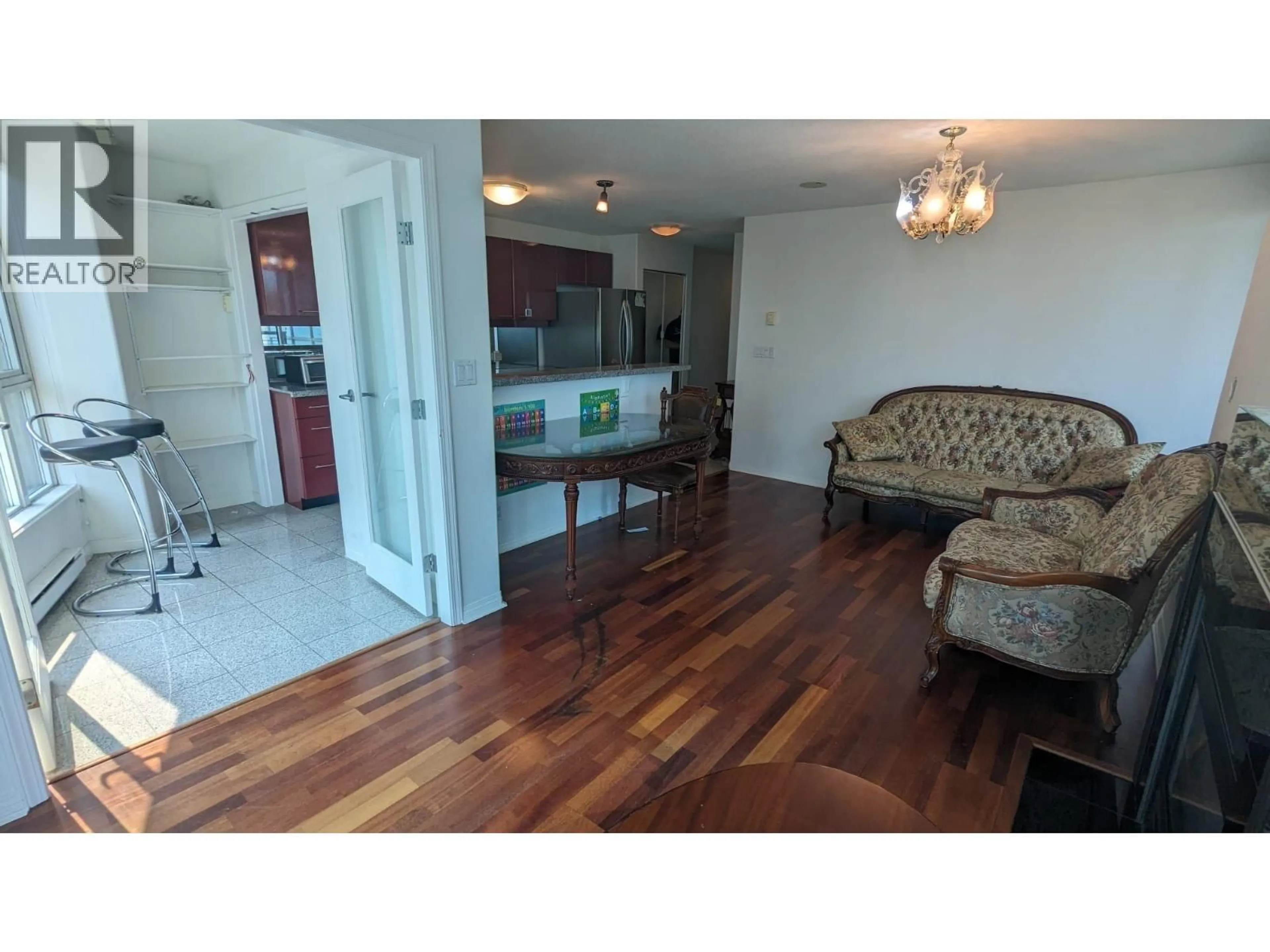 Living room with furniture, wood/laminate floor for 907 - 1328 PENDER STREET, Vancouver British Columbia V6E4T1