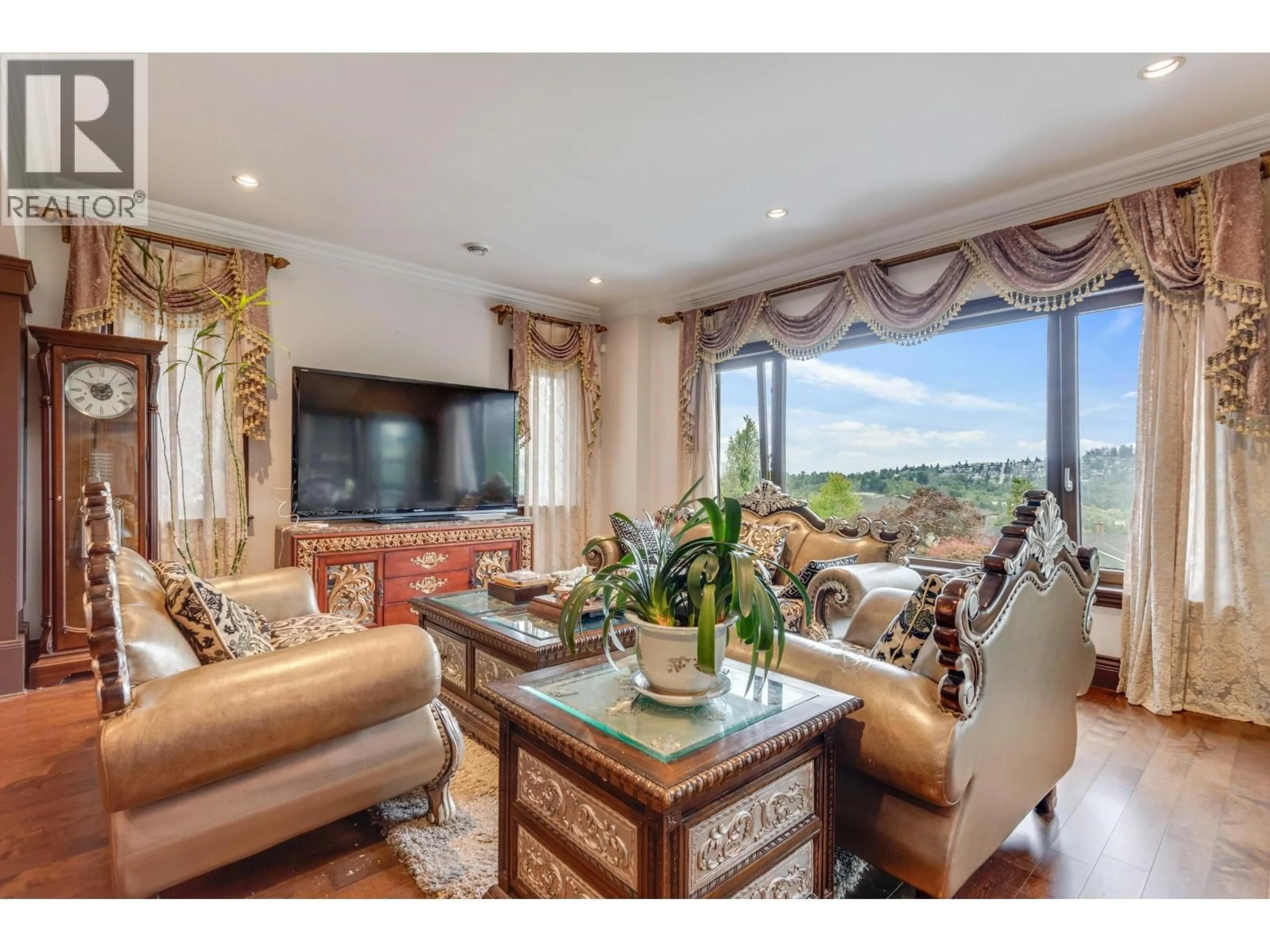Living room with furniture, unknown for 7282 RIDGE DRIVE, Burnaby British Columbia V5A1B5