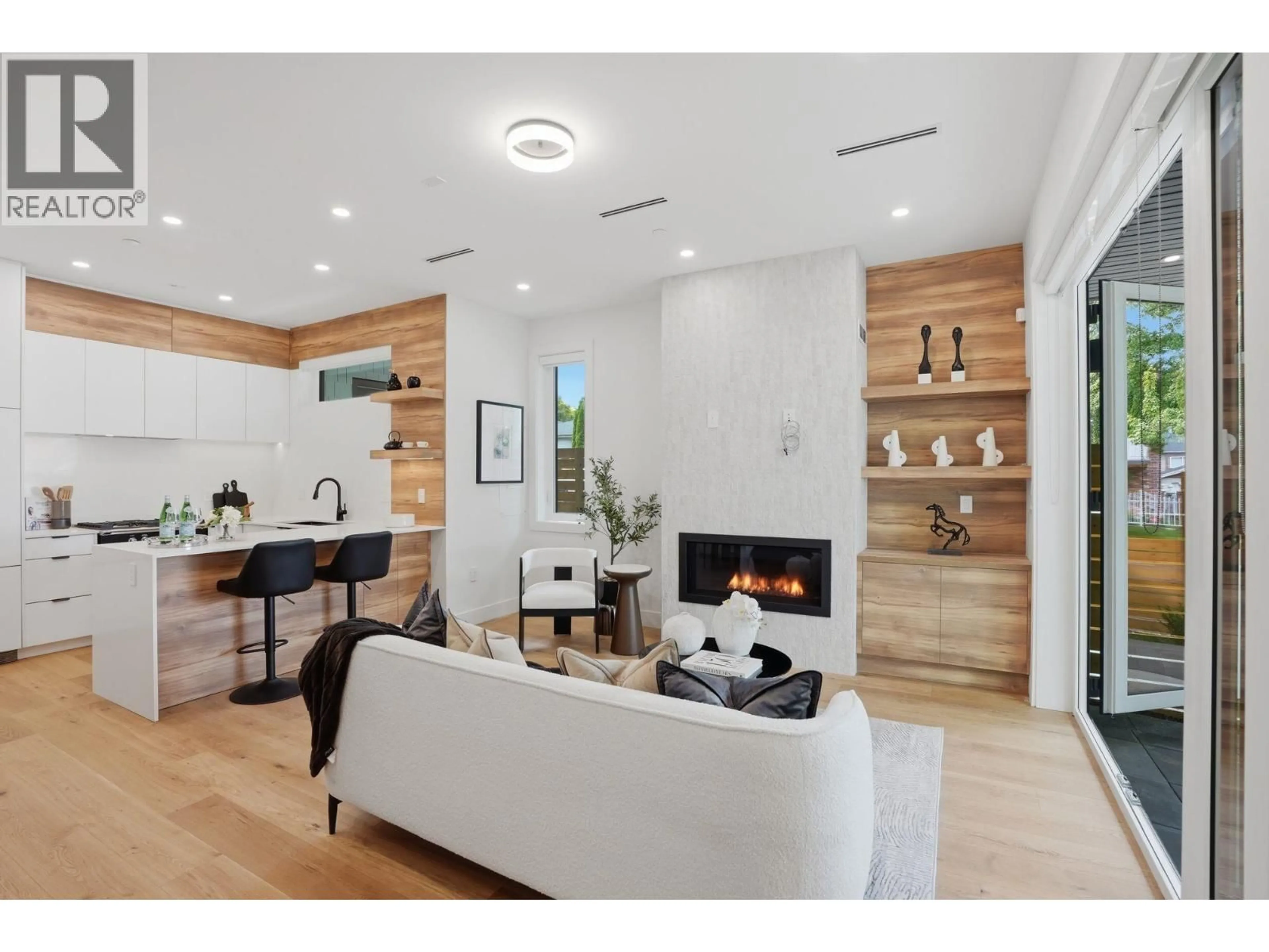 Living room with furniture, wood/laminate floor for 1 - 2438 20TH AVENUE, Vancouver British Columbia V5M2T6