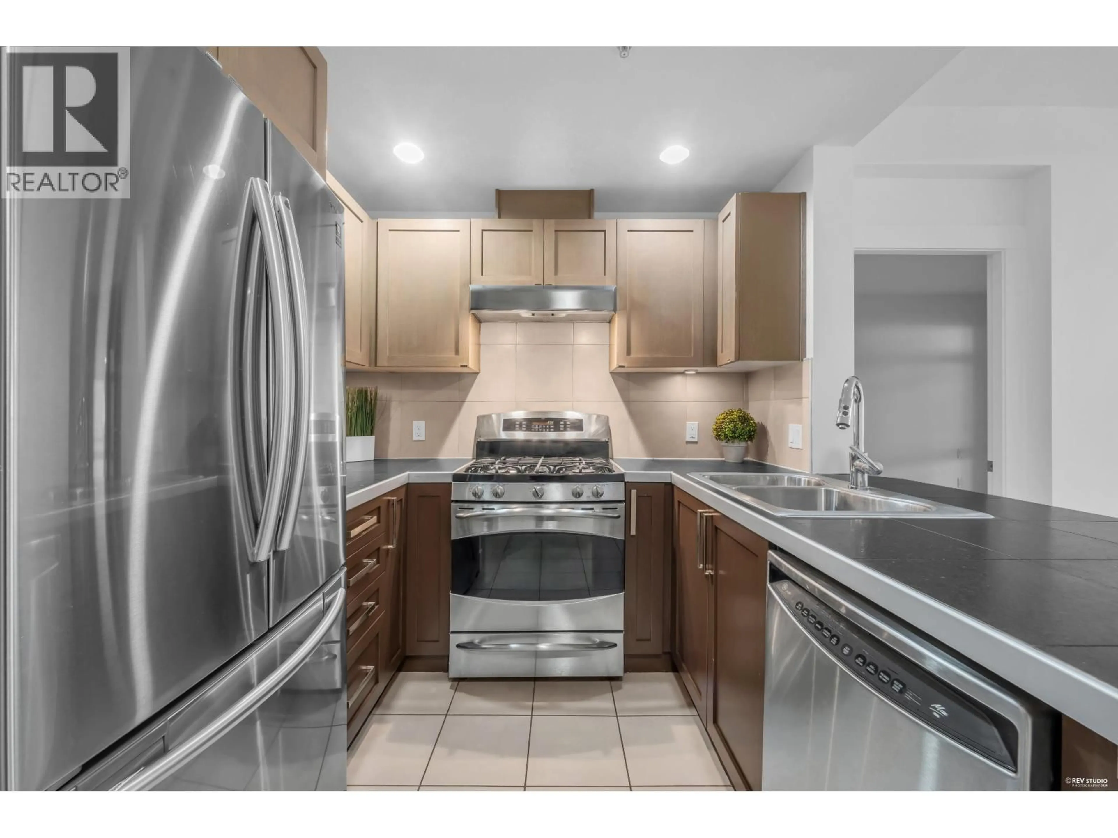 Standard kitchen, unknown for 120 - 5777 BIRNEY AVENUE, Vancouver British Columbia V6S0A4