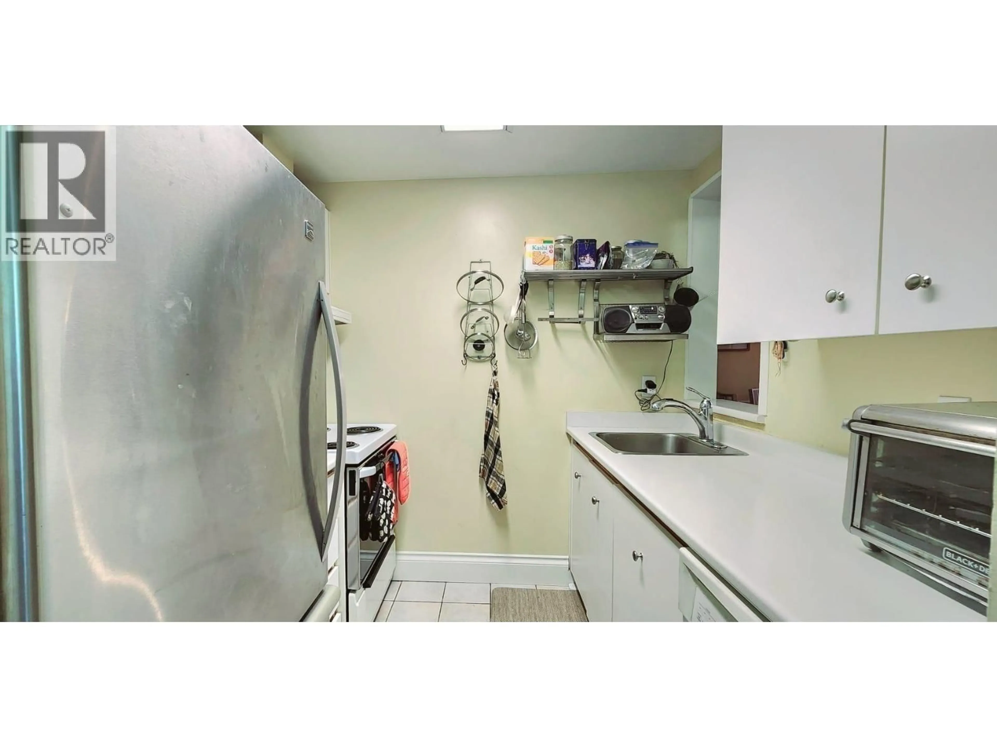 Standard kitchen, ceramic/tile floor for 208 - 811 HELMCKEN STREET, Vancouver British Columbia V6Z1B1