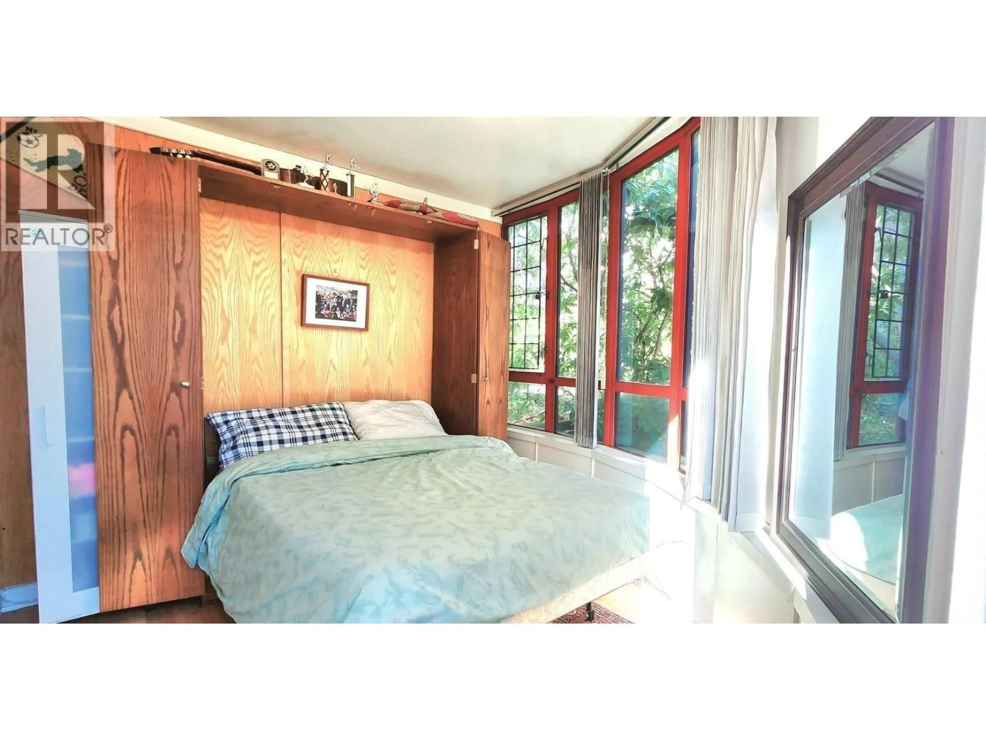 Bedroom with bed, wood/laminate floor for 208 - 811 HELMCKEN STREET, Vancouver British Columbia V6Z1B1