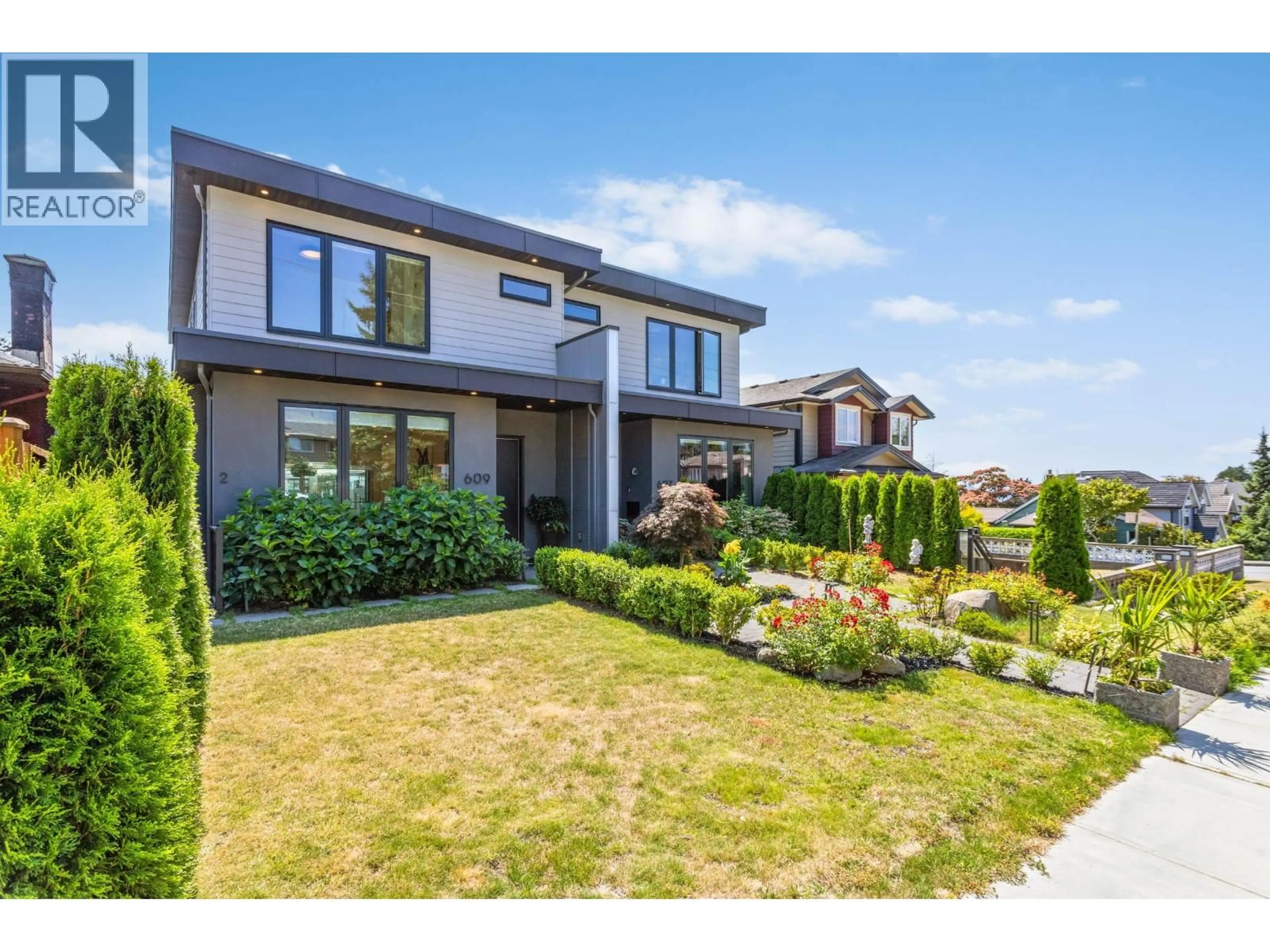 A pic from outside/outdoor area/front of a property/back of a property/a pic from drone, unknown for 609 4TH STREET, North Vancouver British Columbia V7L1J9